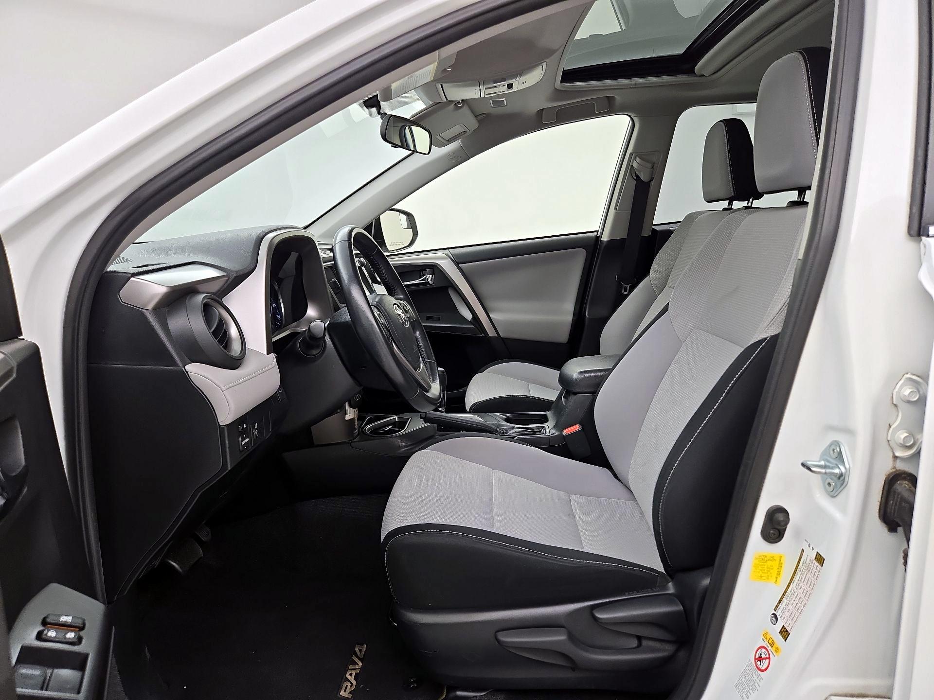 Thumbnail: 2016 Toyota RAV4 - 11