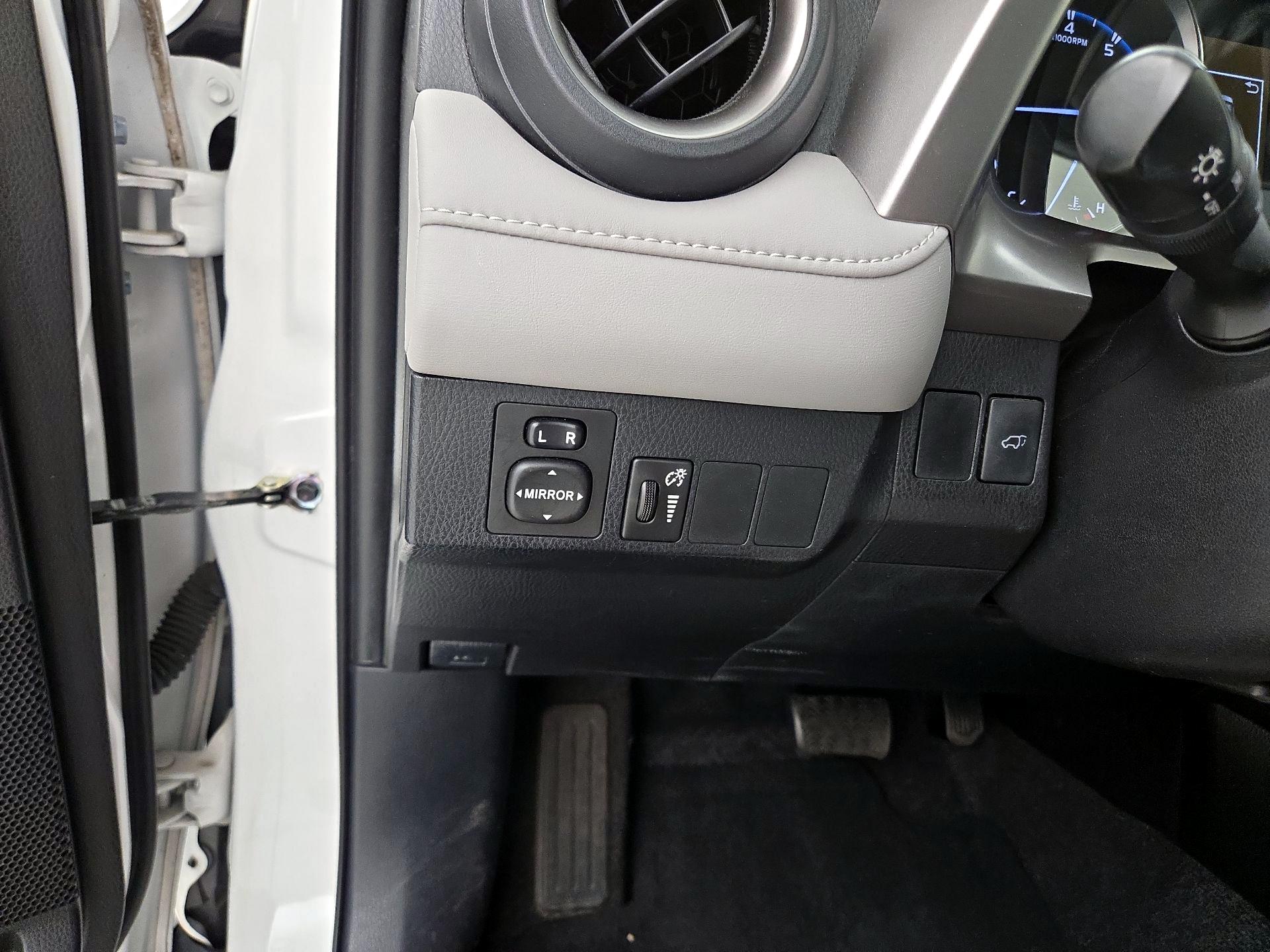 Thumbnail: 2016 Toyota RAV4 - 13