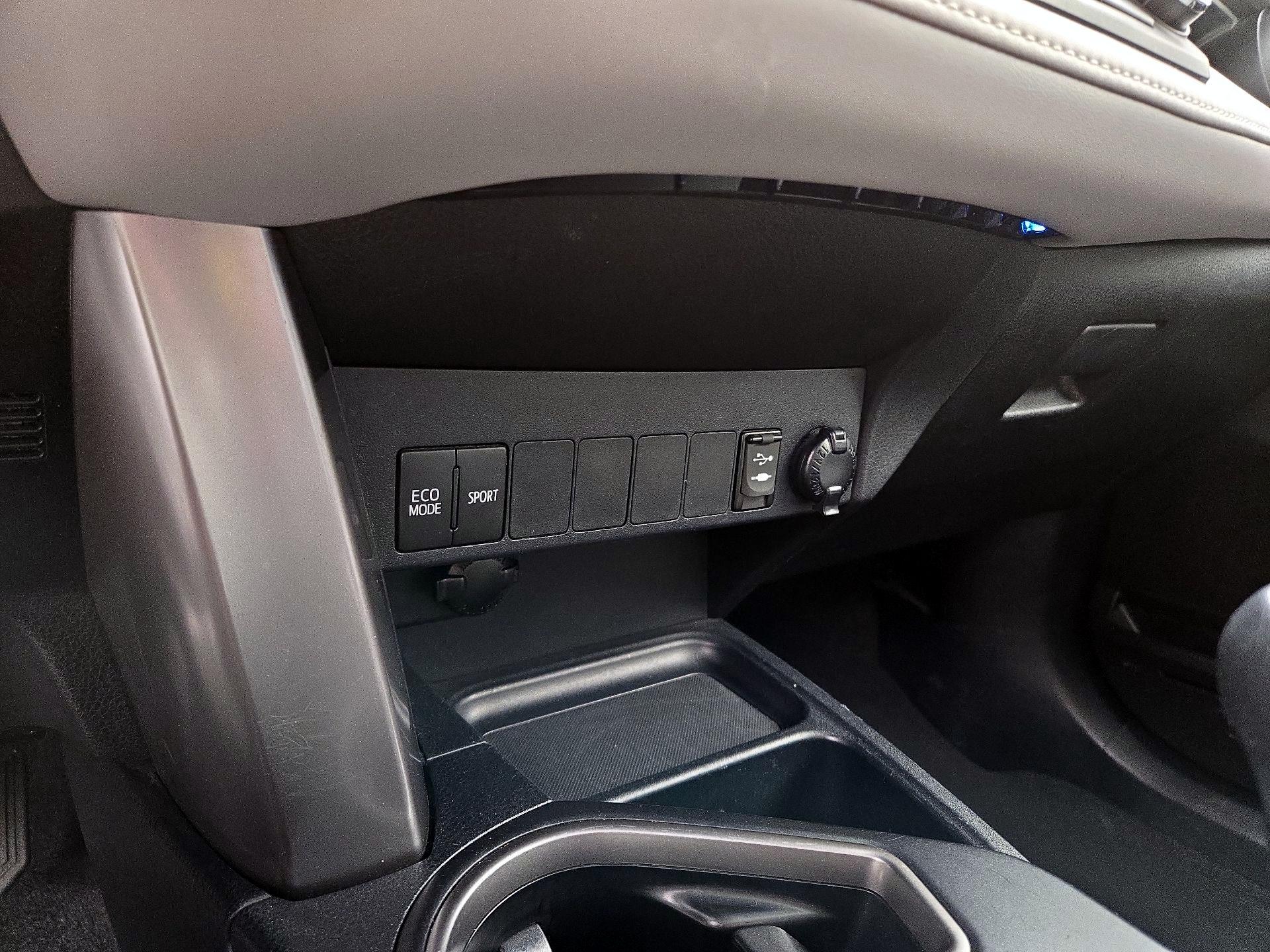 Thumbnail: 2016 Toyota RAV4 - 18