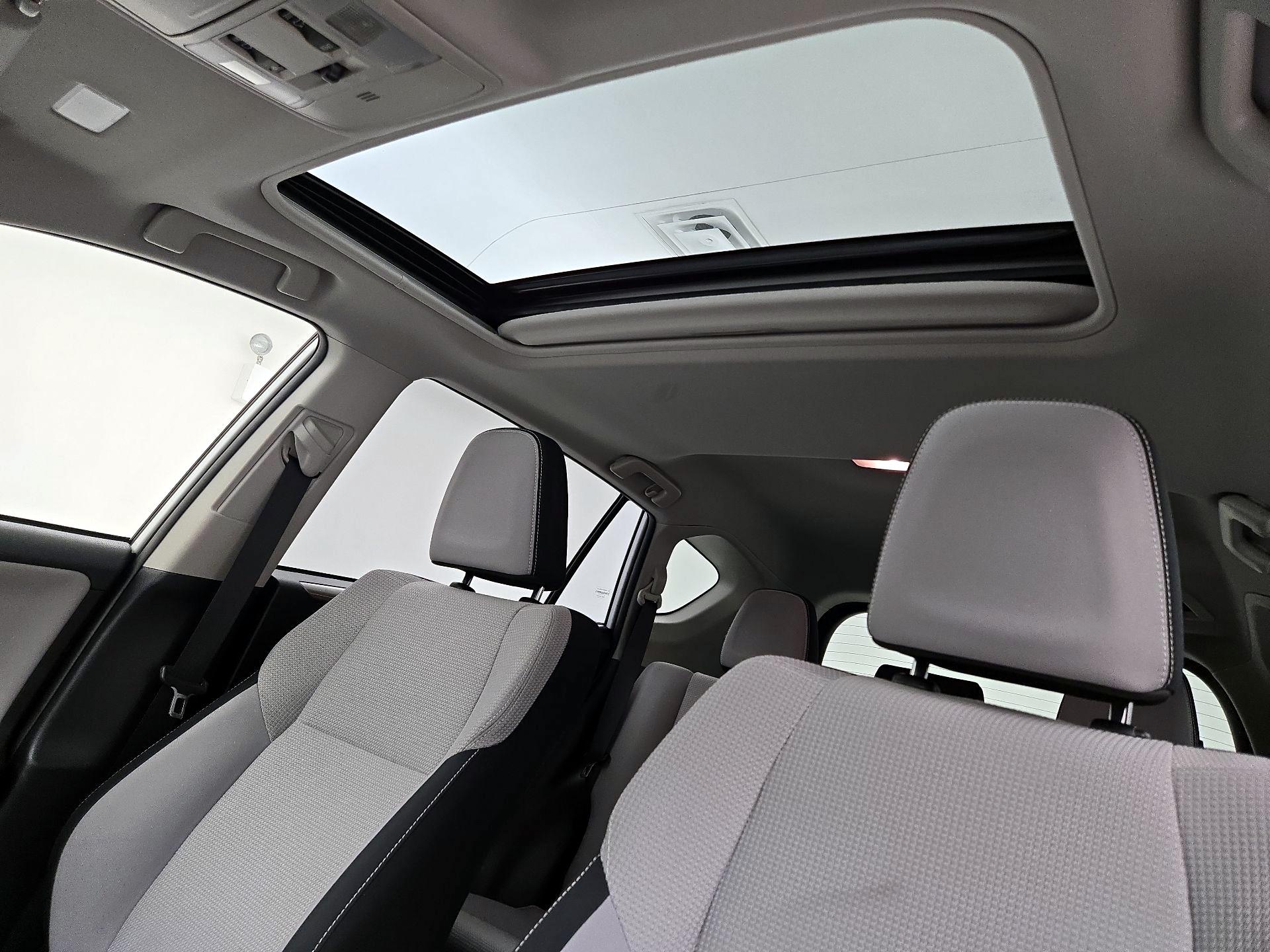 Thumbnail: 2016 Toyota RAV4 - 19