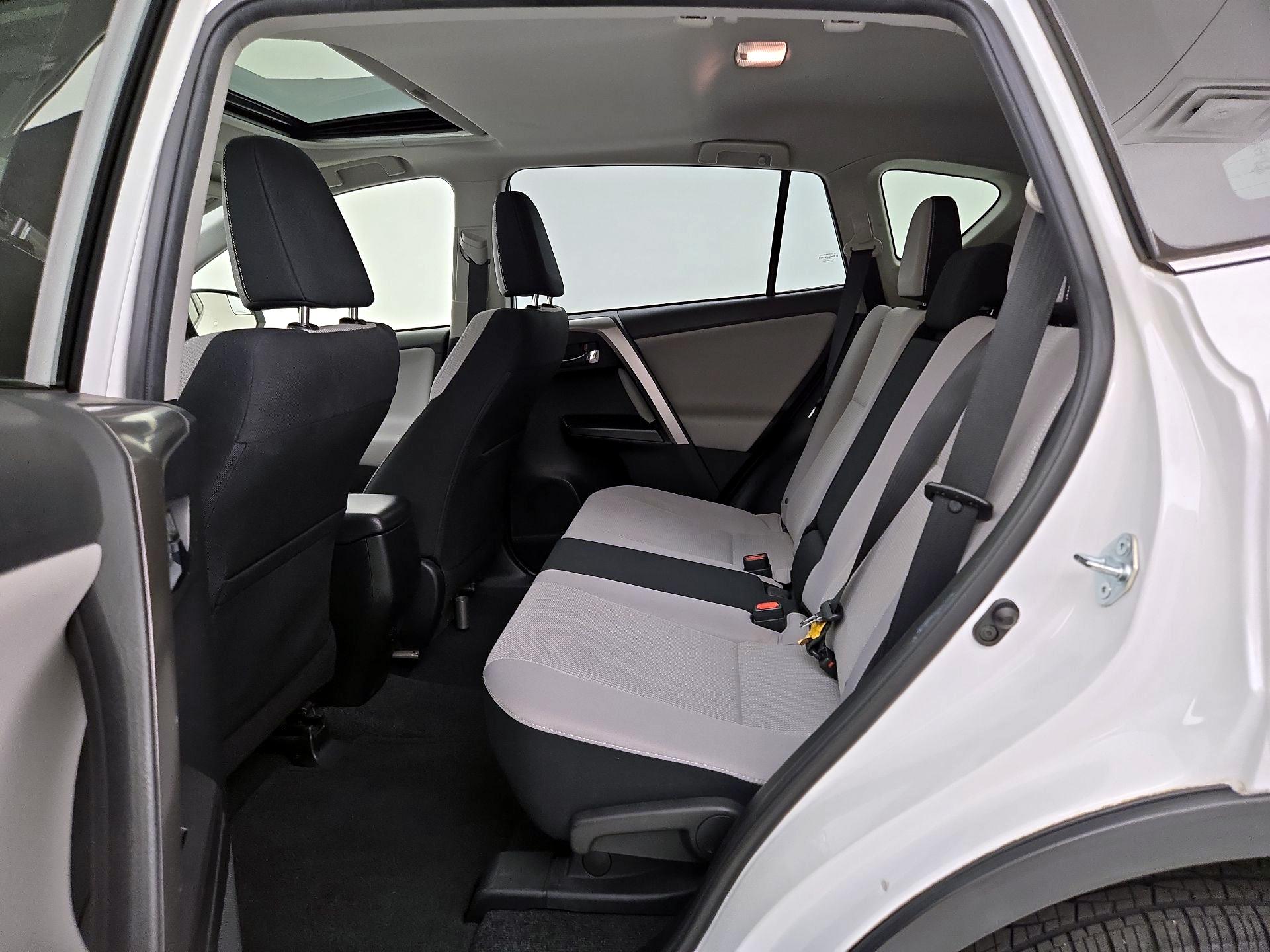 Thumbnail: 2016 Toyota RAV4 - 20