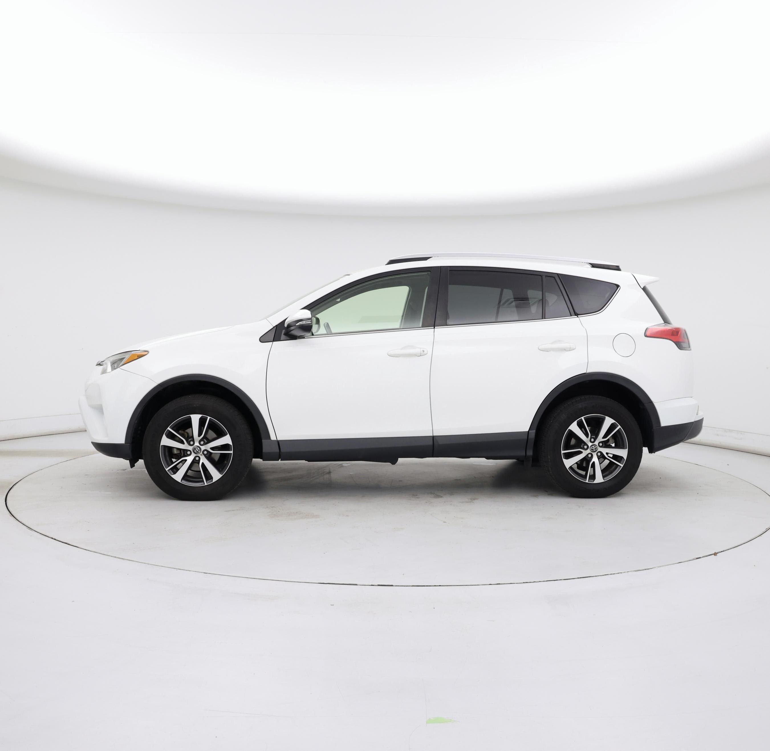 Thumbnail: 2016 Toyota RAV4 - 3