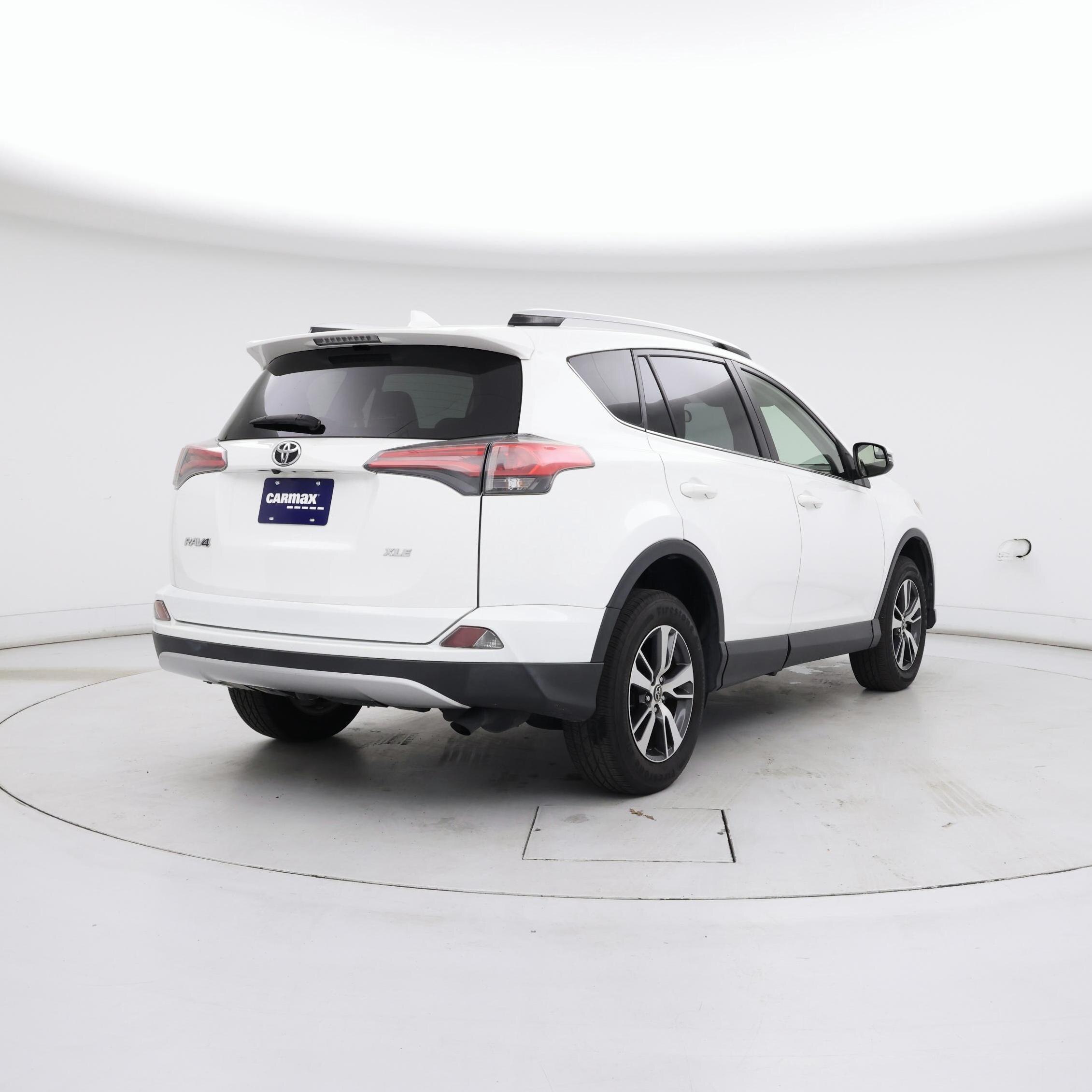 Thumbnail: 2016 Toyota RAV4 - 8
