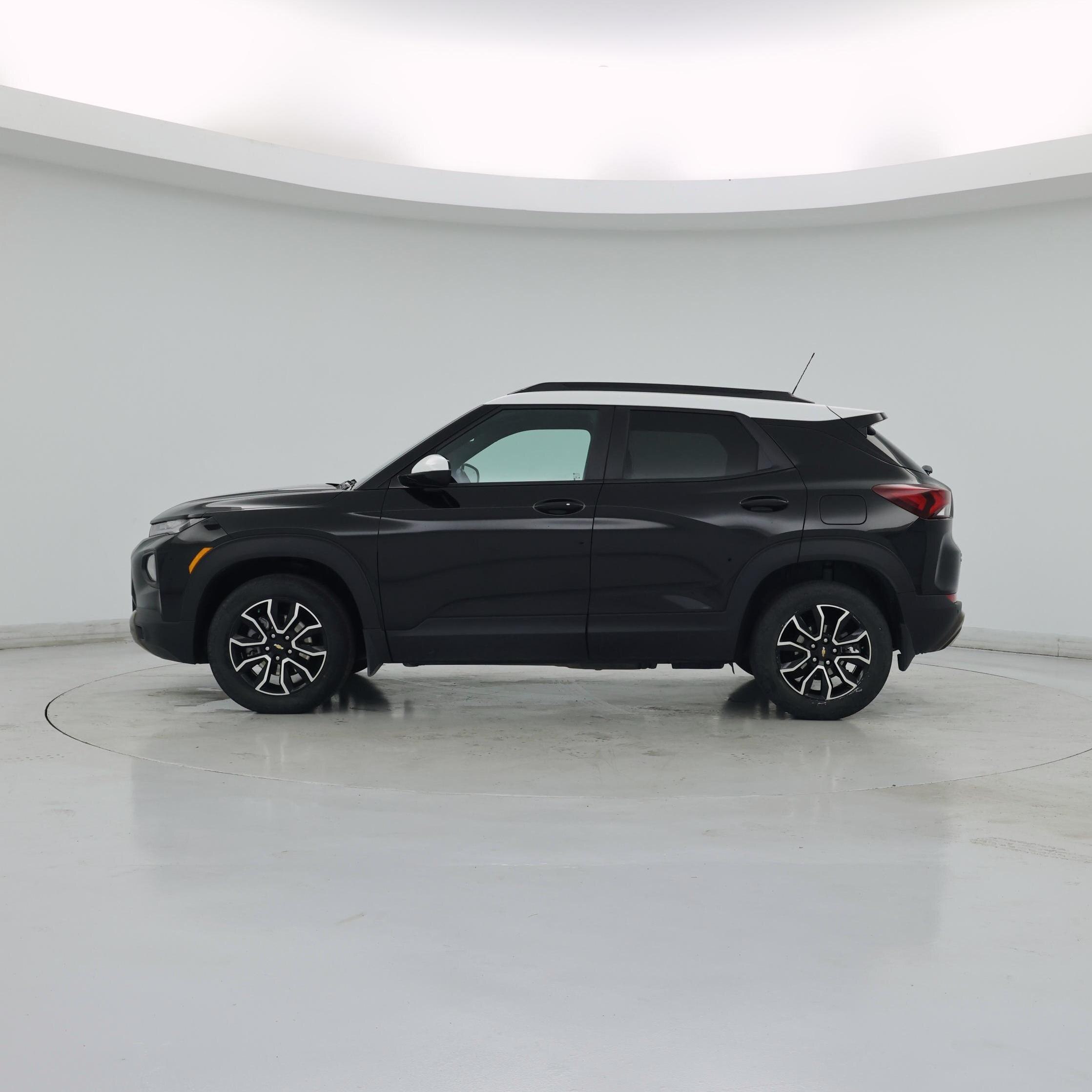 Thumbnail: 2021 Chevrolet TrailBlazer - 3