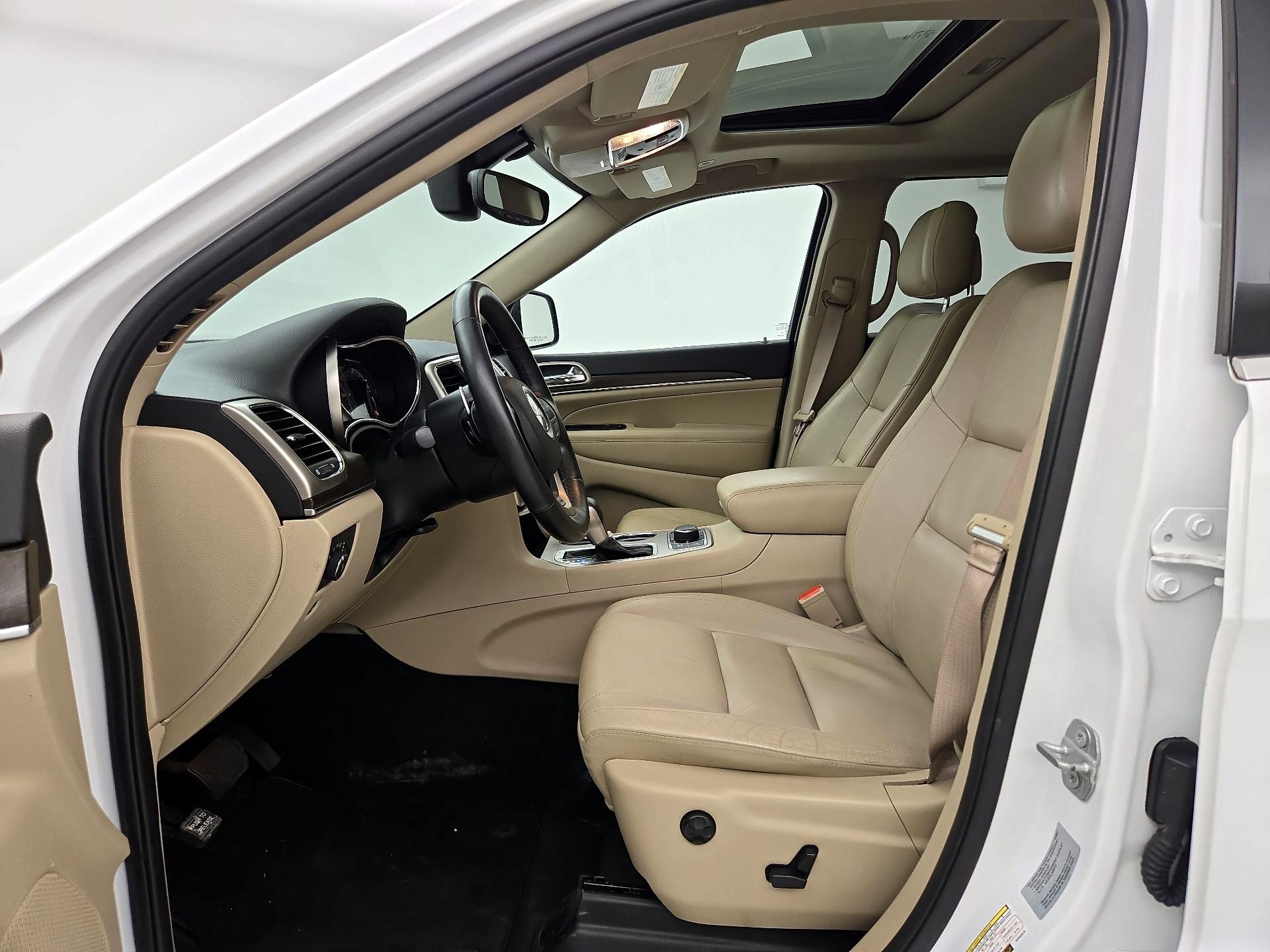 Thumbnail: 2017 Jeep Grand Cherokee - 11