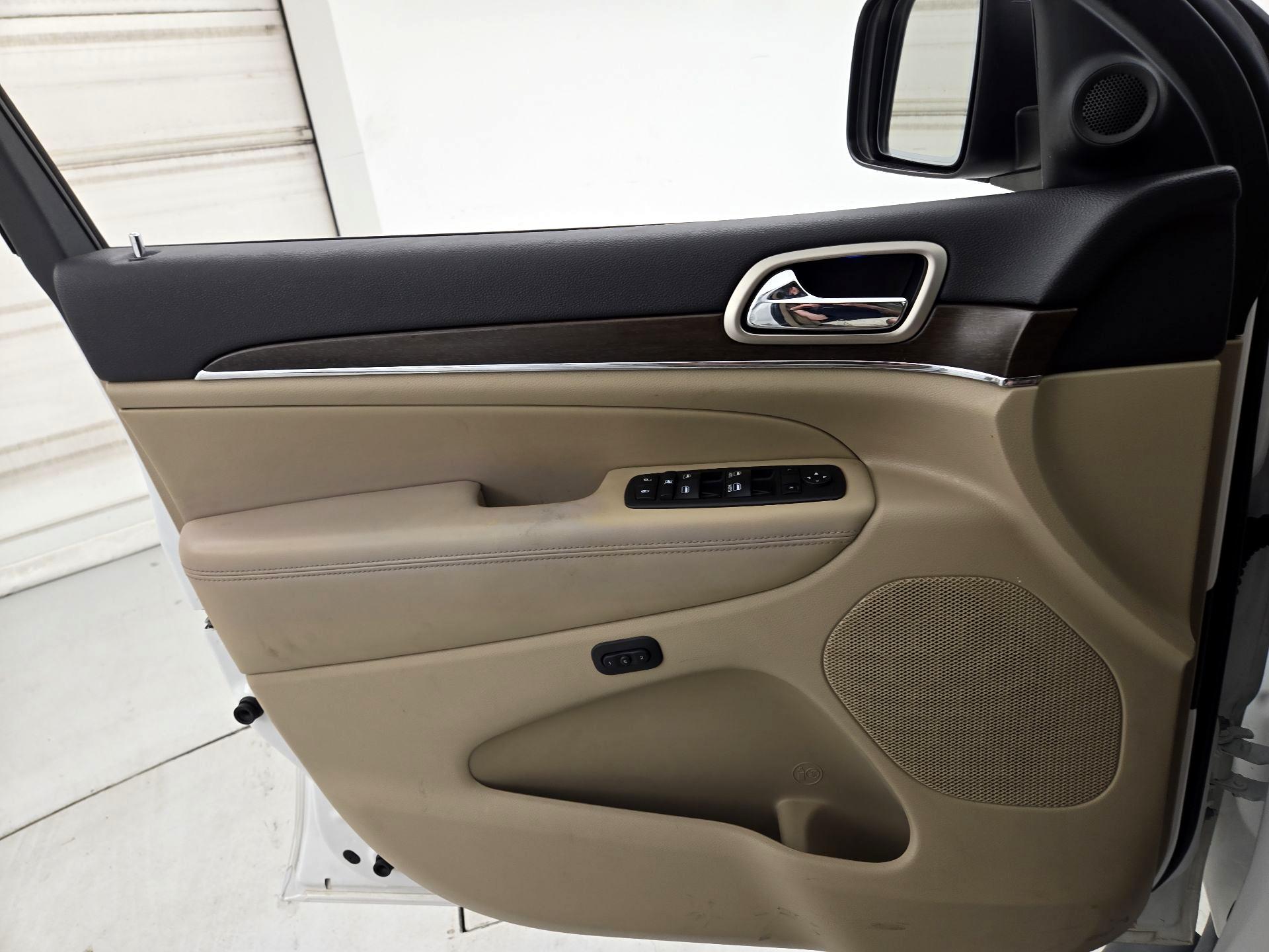 Thumbnail: 2017 Jeep Grand Cherokee - 12