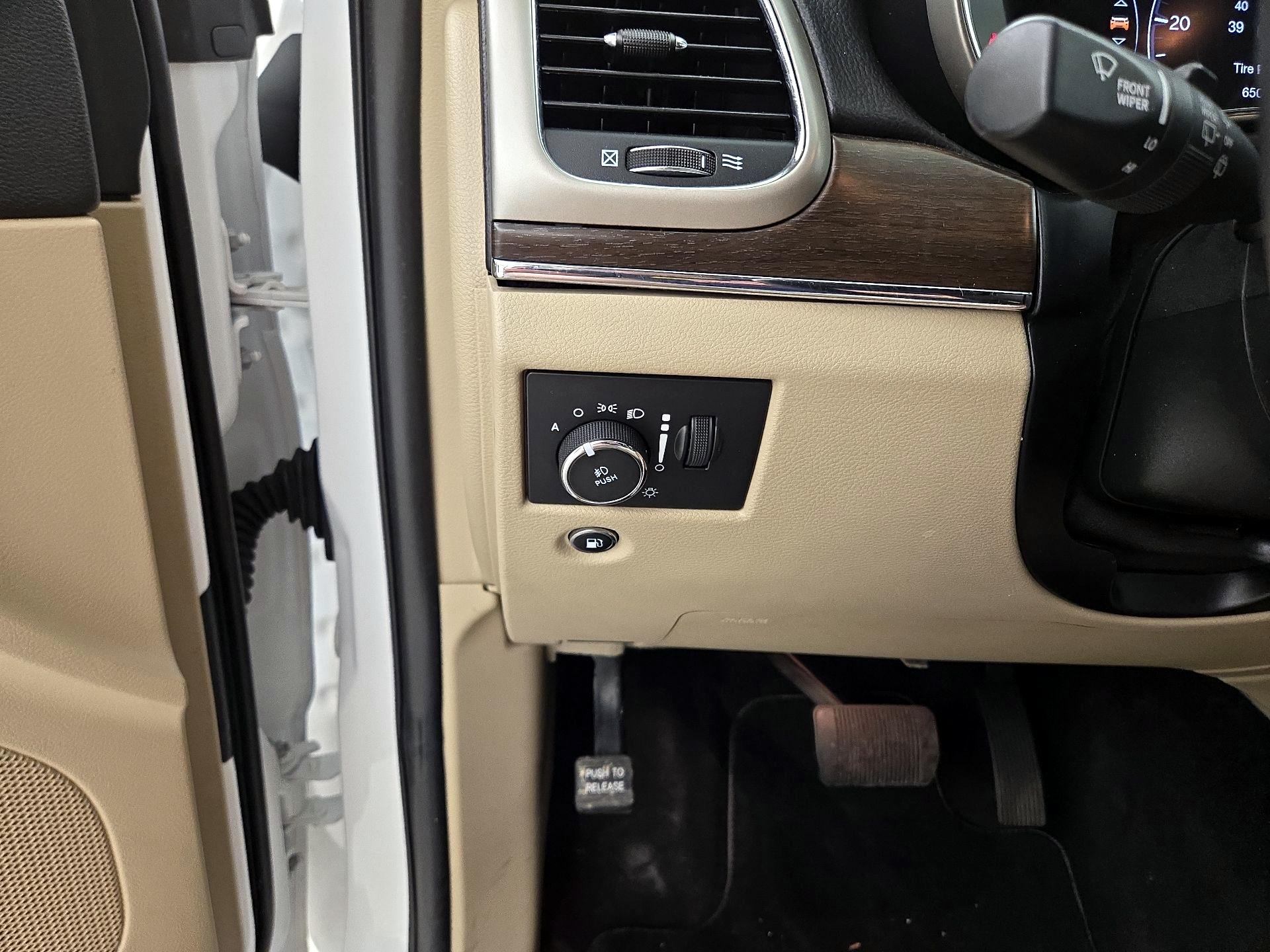 Thumbnail: 2017 Jeep Grand Cherokee - 13