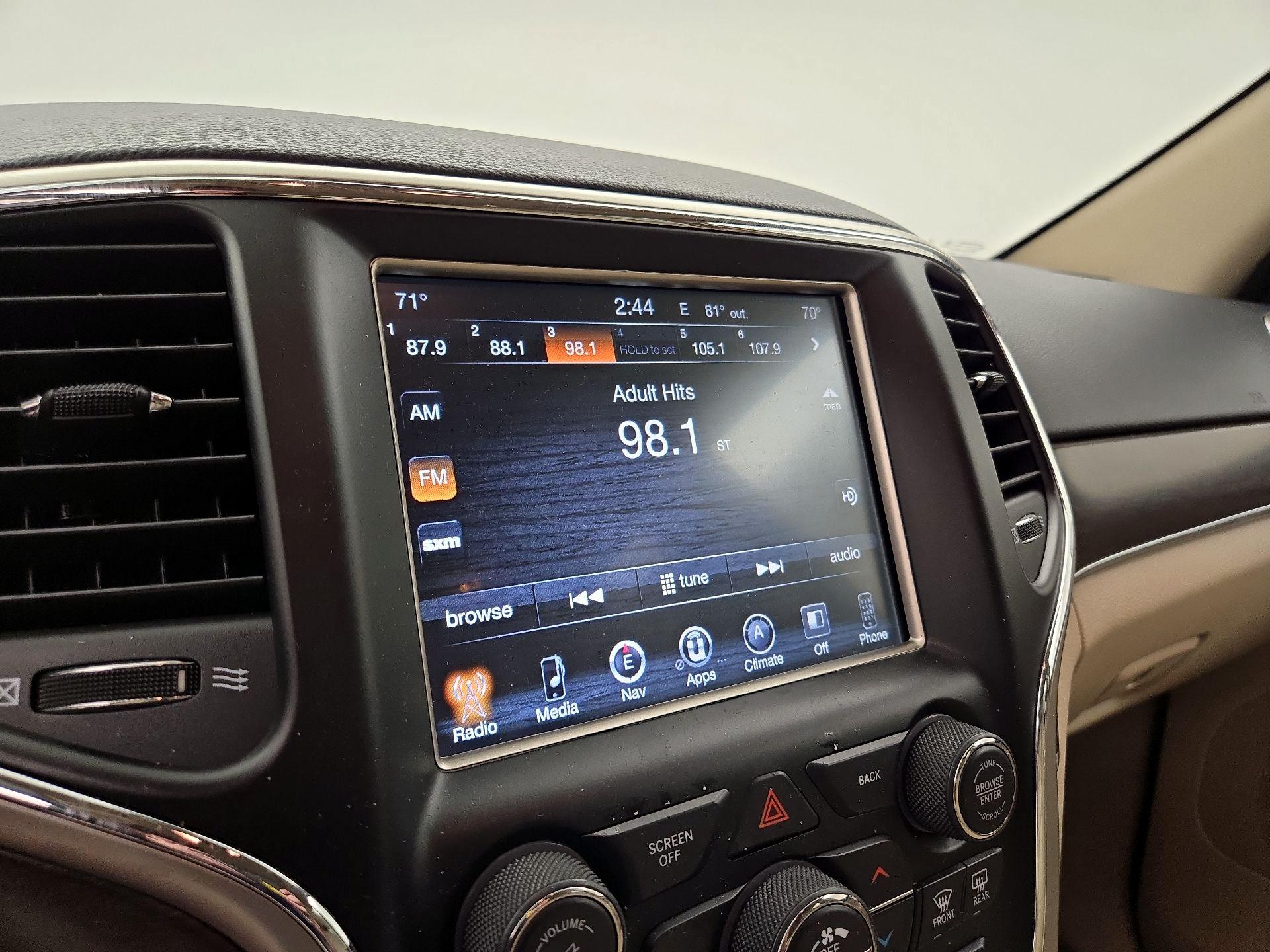 Thumbnail: 2017 Jeep Grand Cherokee - 16