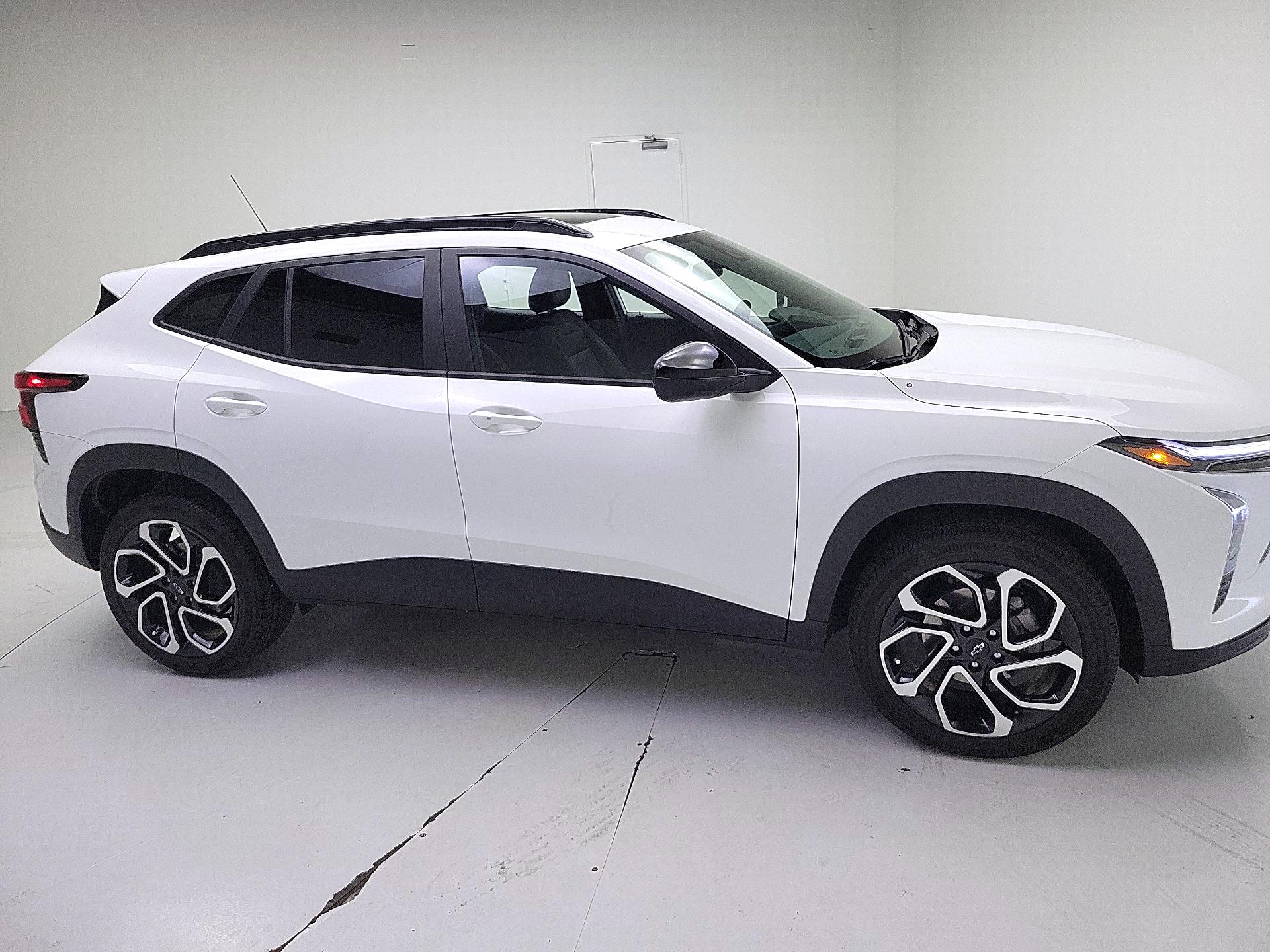 Thumbnail: 2024 Chevrolet Trax - 4