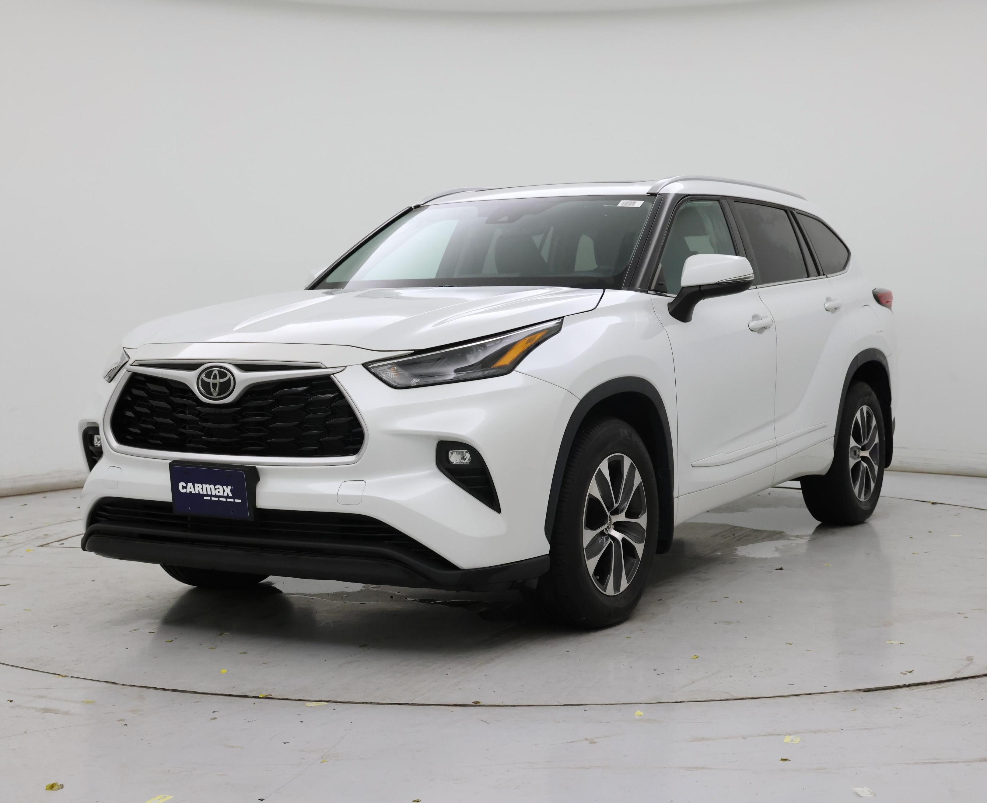 Thumbnail: 2022 Toyota Highlander - 4