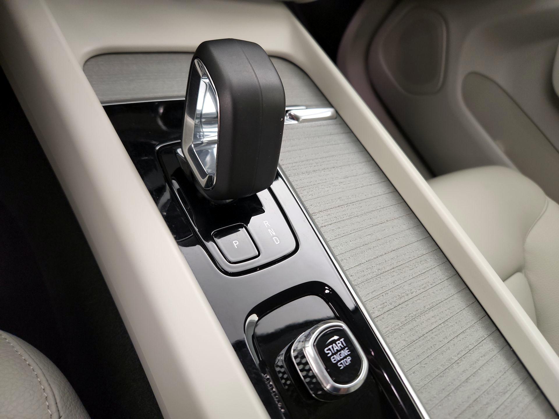 Thumbnail: 2023 Volvo XC60 - 17