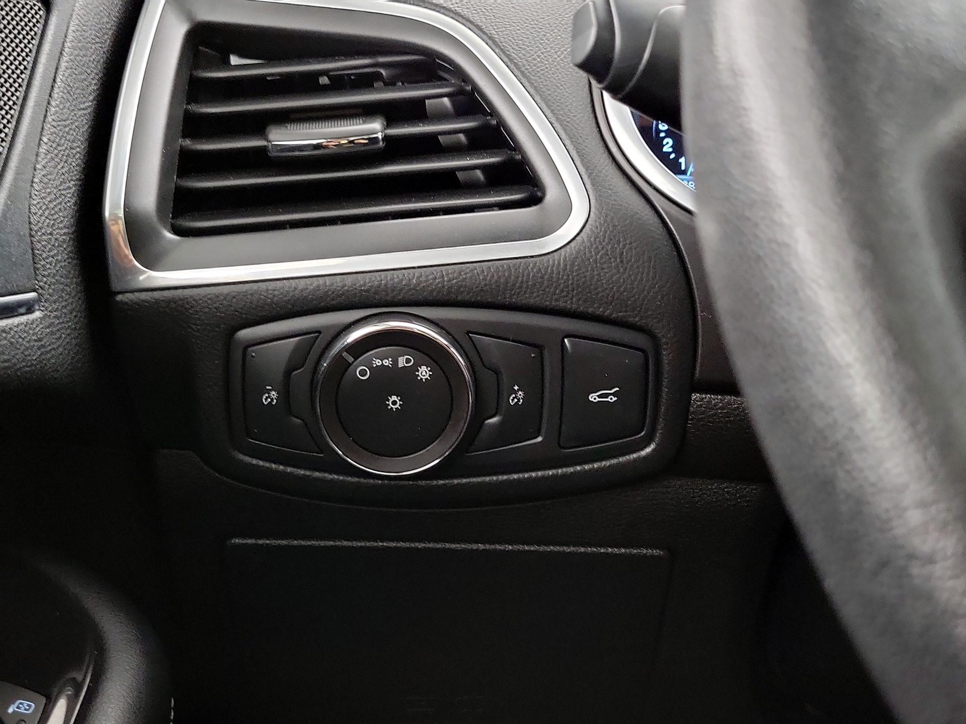 Thumbnail: 2018 Ford Edge - 13