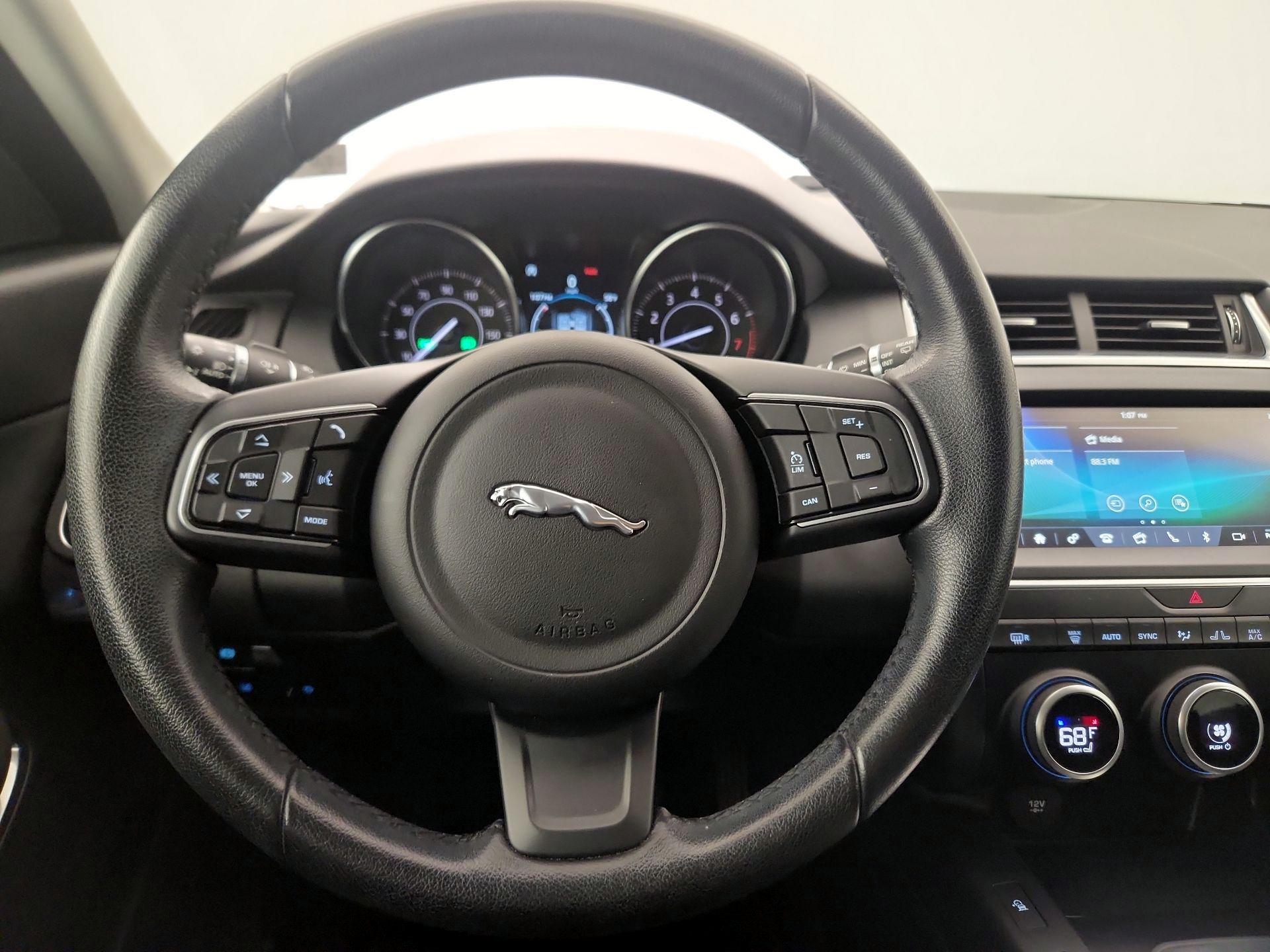 Thumbnail: 2018 Jaguar E-Pace - 10