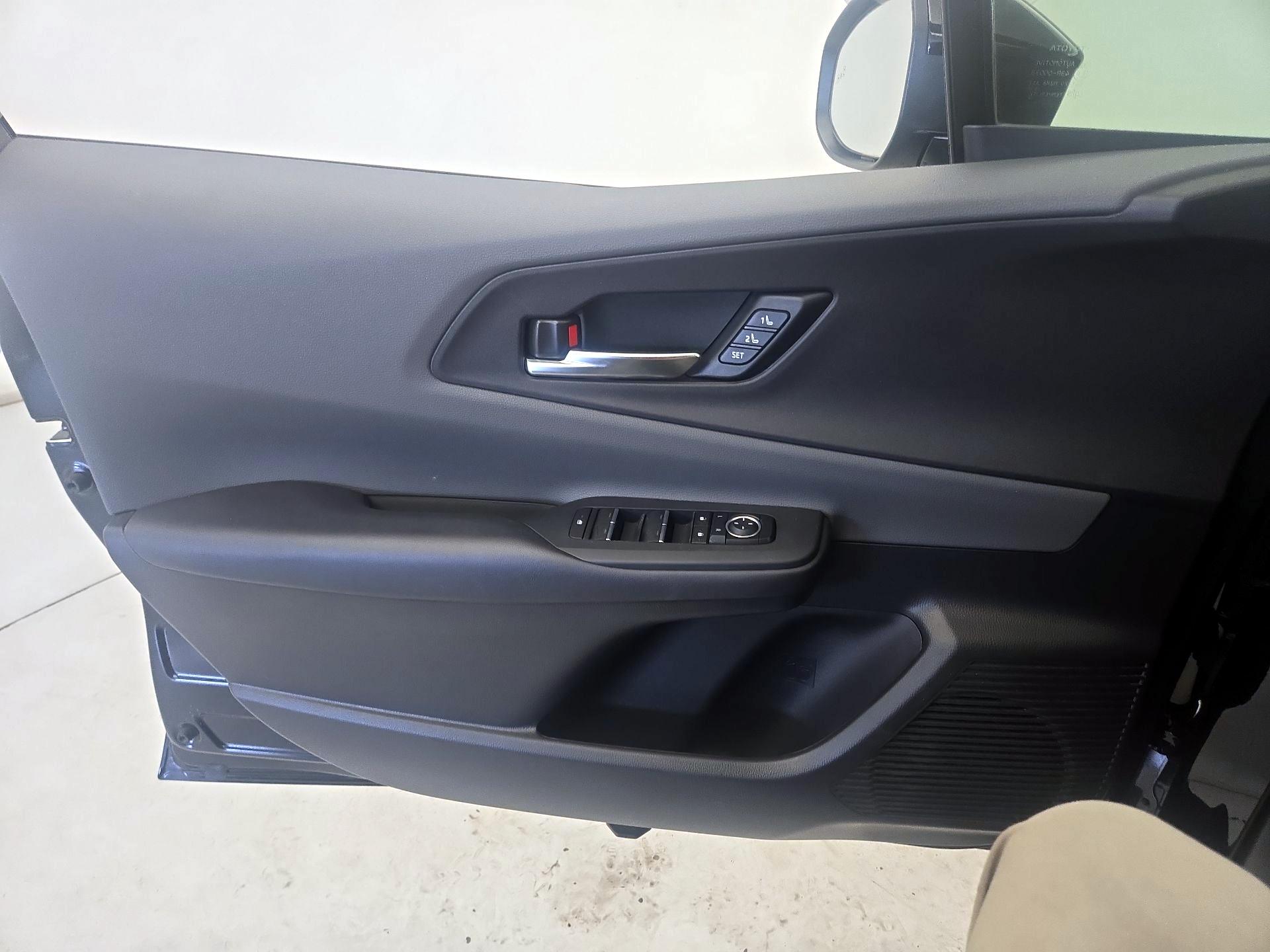 Thumbnail: 2024 Toyota Prius - 10