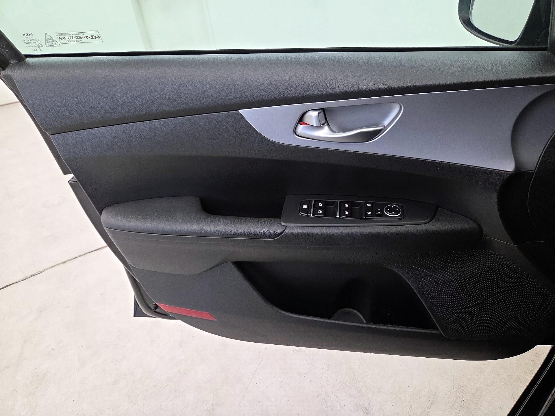 Thumbnail: 2023 Kia Forte - 12