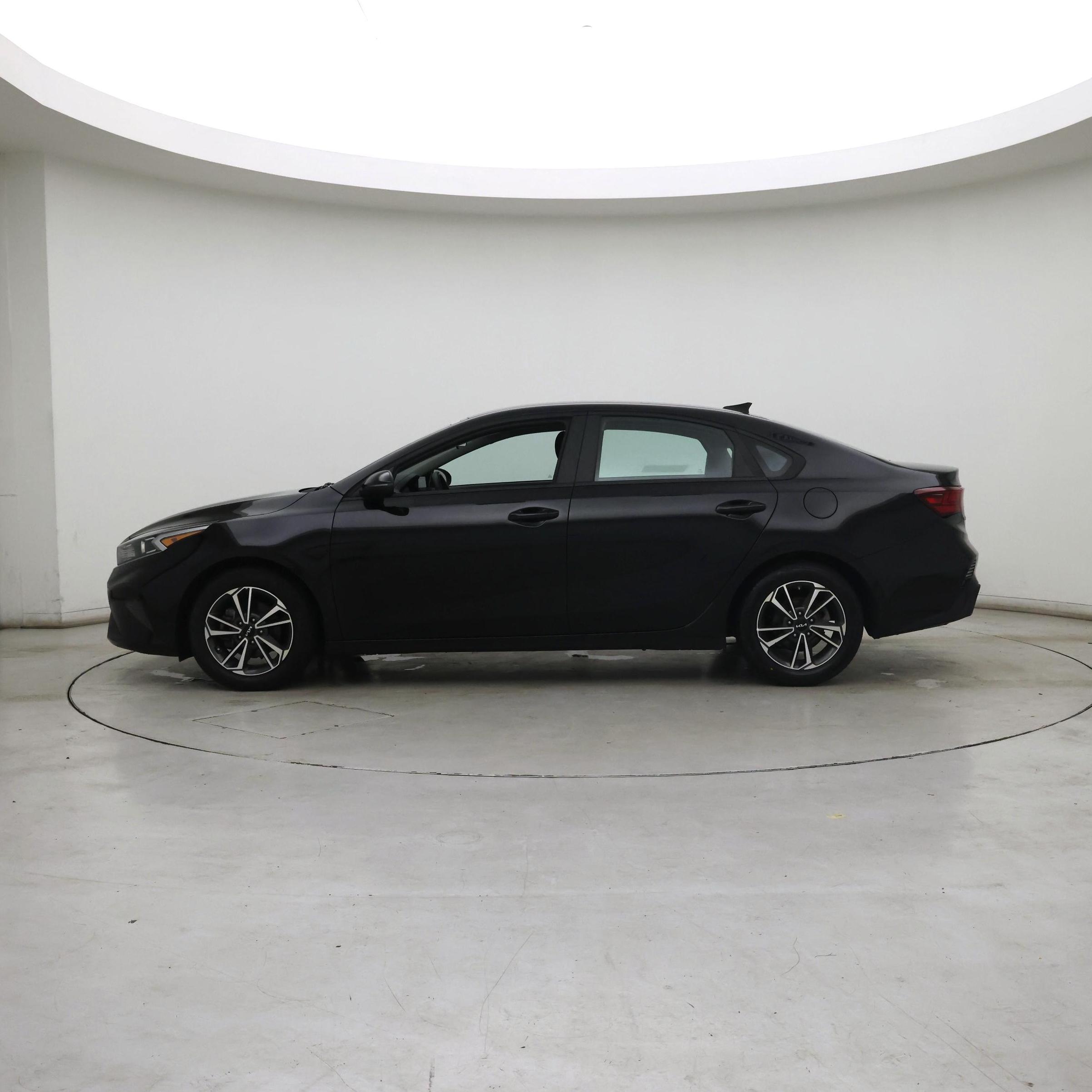Thumbnail: 2023 Kia Forte - 3