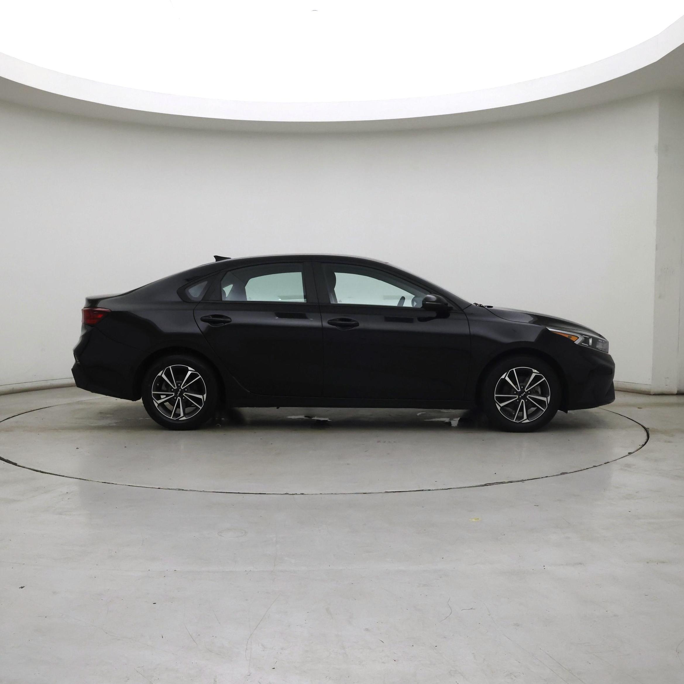 Thumbnail: 2023 Kia Forte - 7