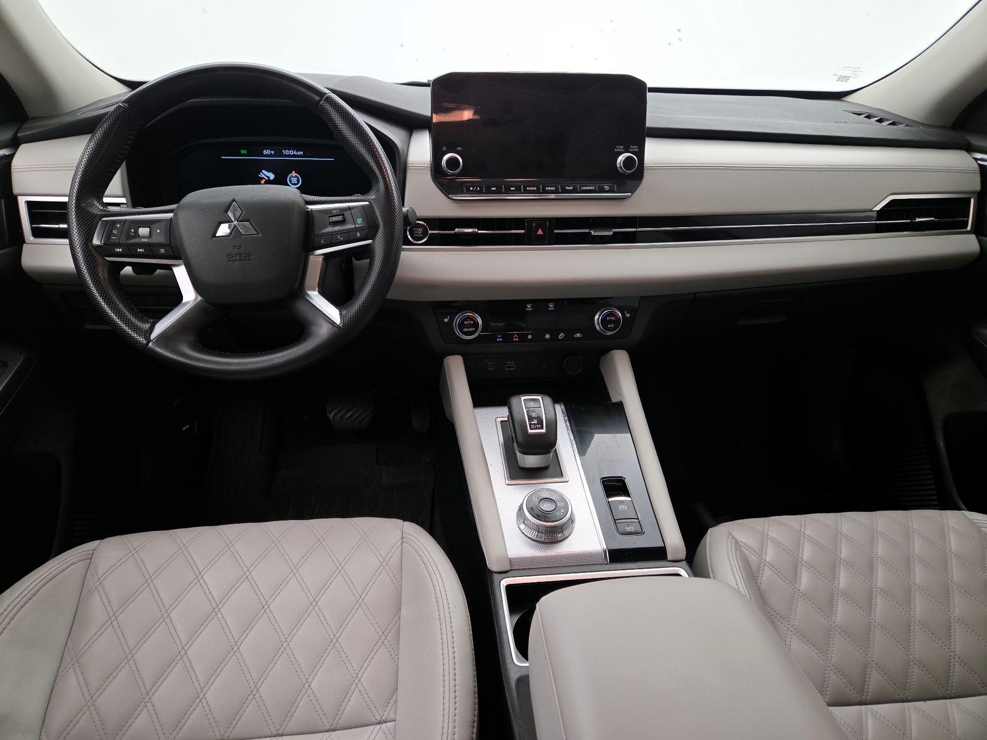 Thumbnail: 2024 Mitsubishi Outlander - 9