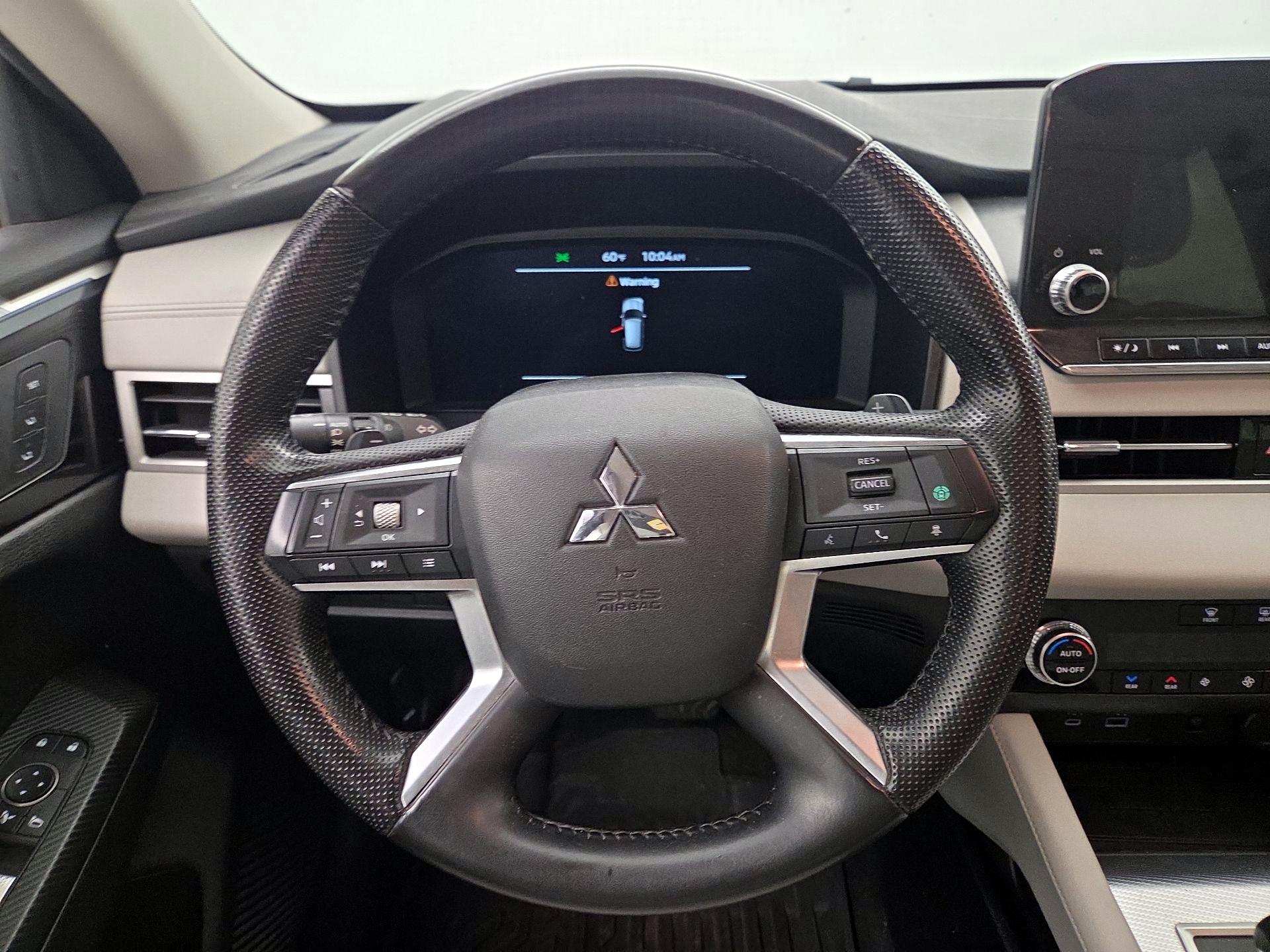 Thumbnail: 2024 Mitsubishi Outlander - 10