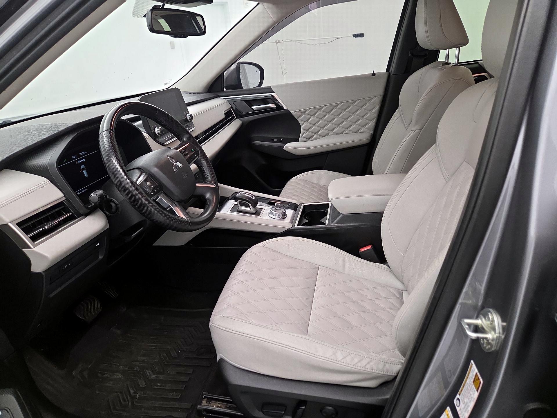 Thumbnail: 2024 Mitsubishi Outlander - 11