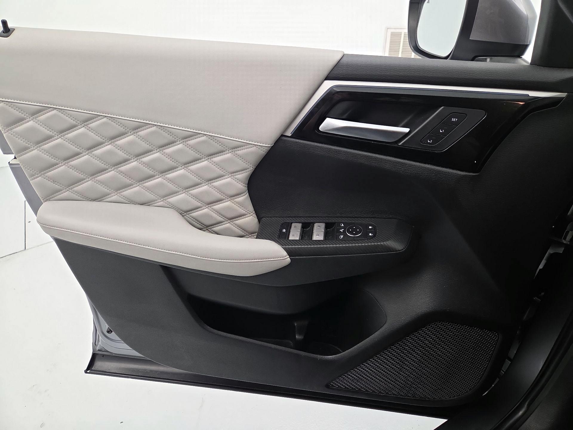 Thumbnail: 2024 Mitsubishi Outlander - 12