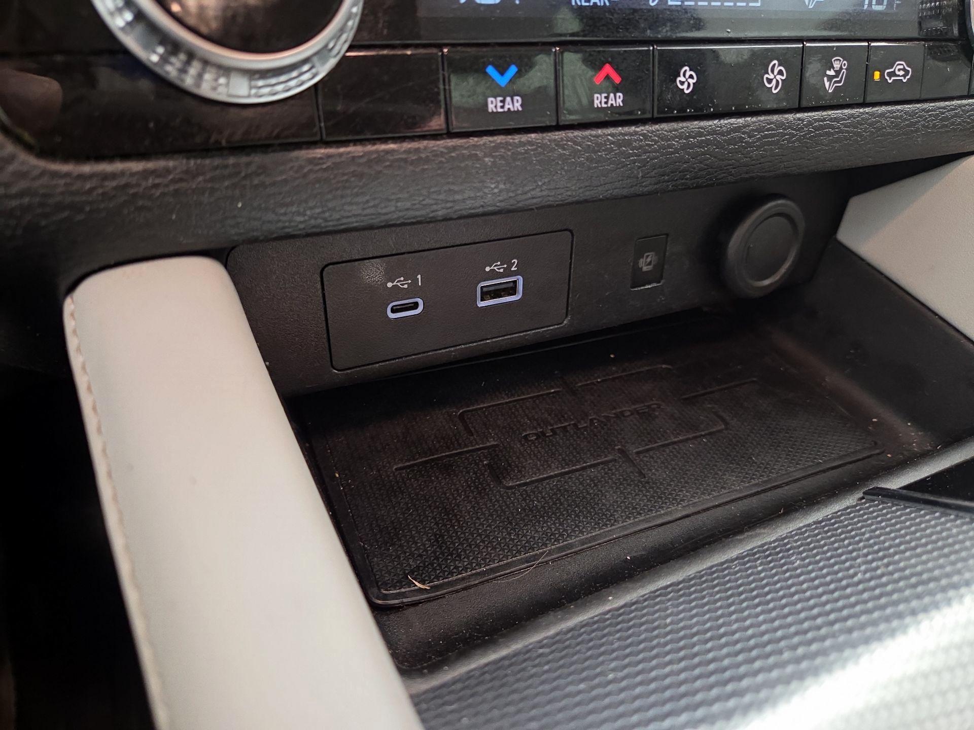 Thumbnail: 2024 Mitsubishi Outlander - 18