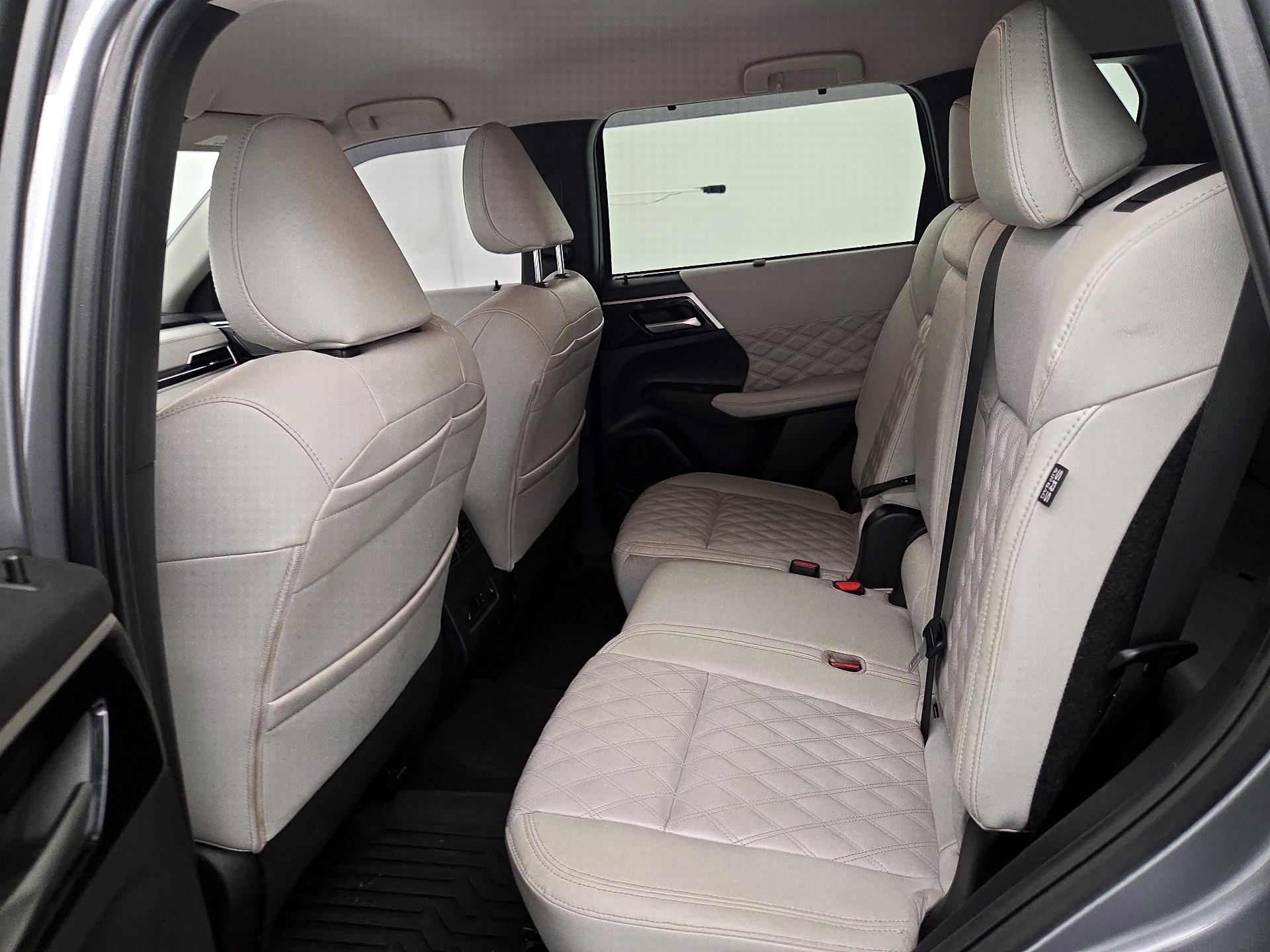 Thumbnail: 2024 Mitsubishi Outlander - 19