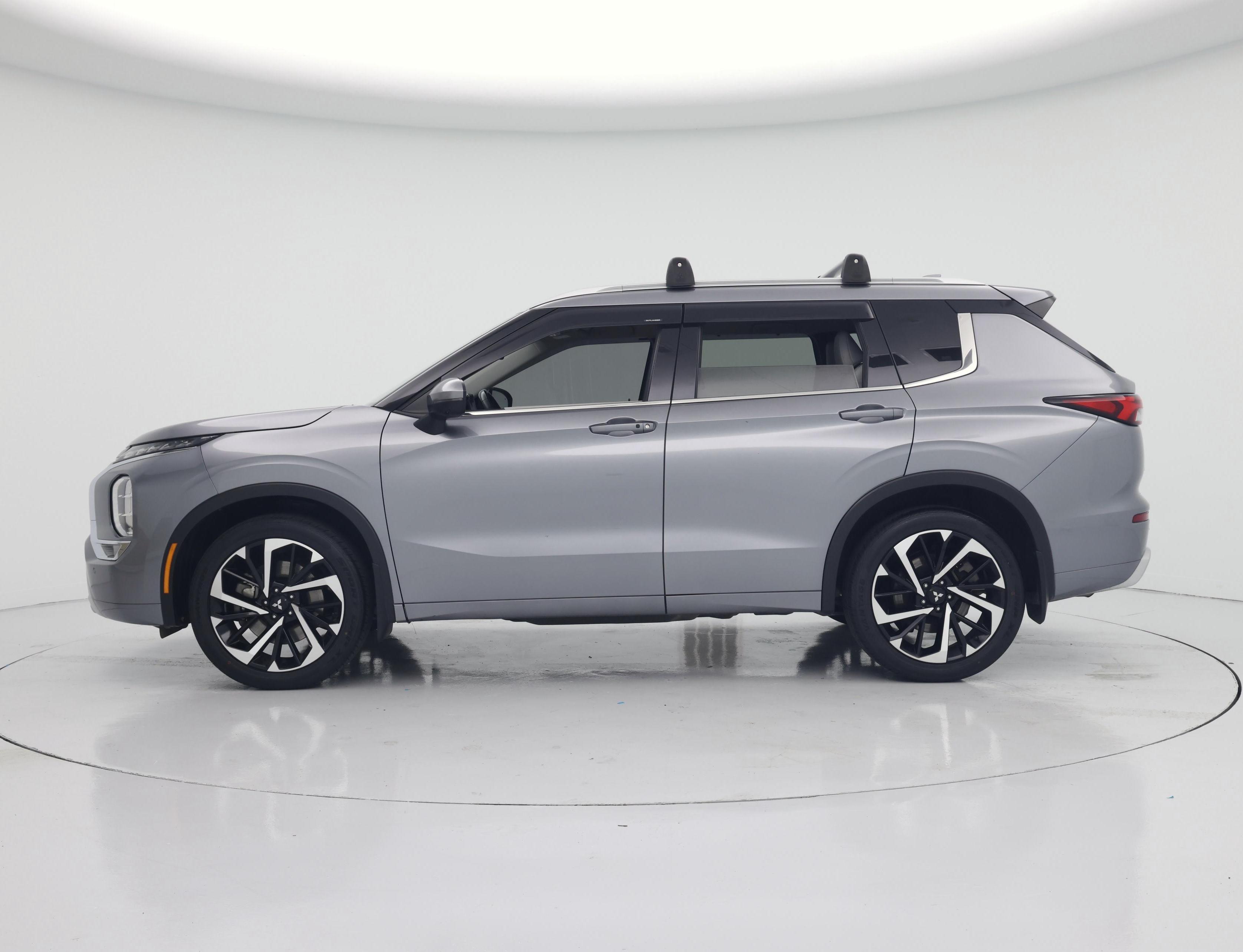 Thumbnail: 2024 Mitsubishi Outlander - 3