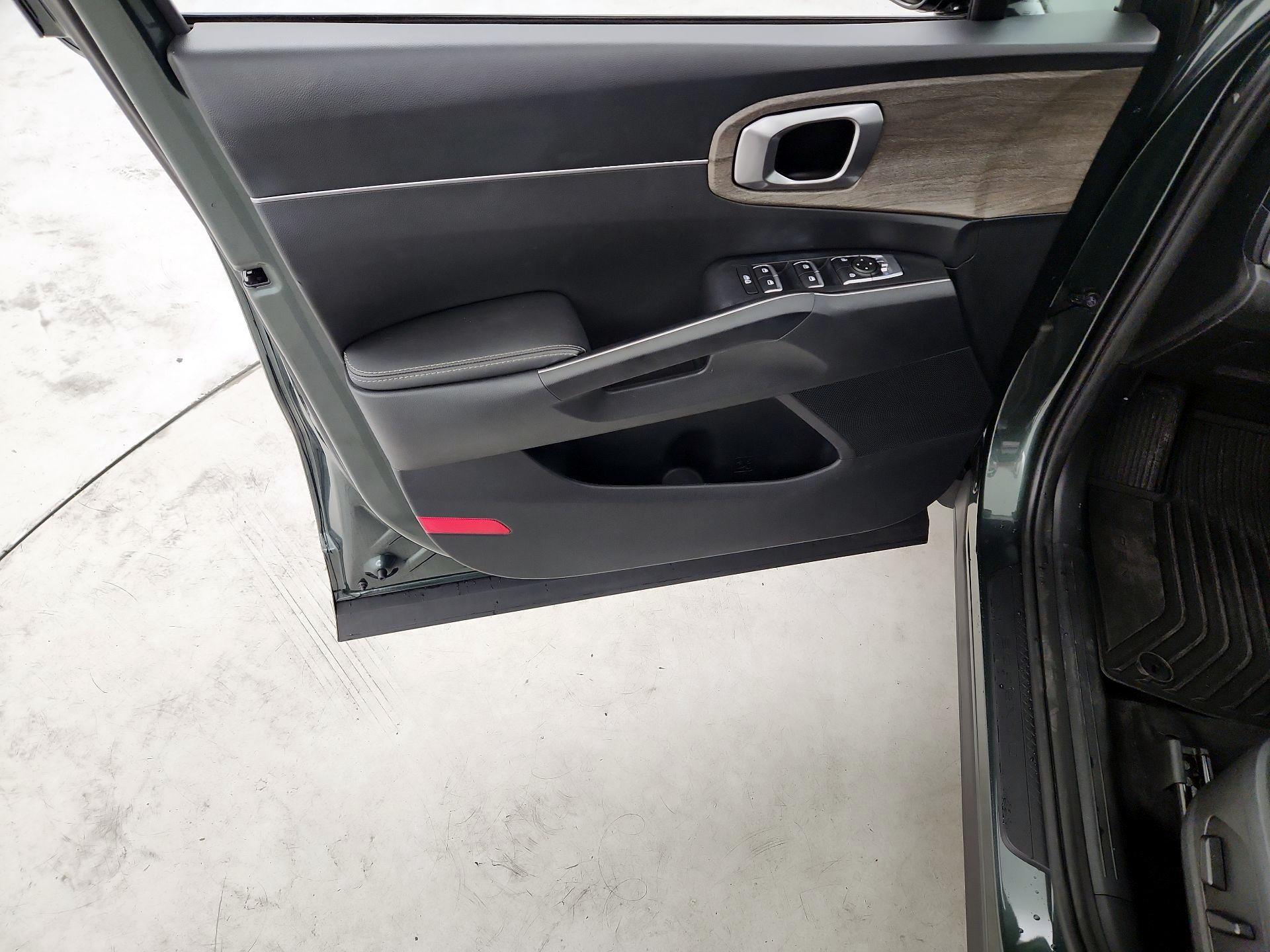 Thumbnail: 2022 Kia Sorento - 12