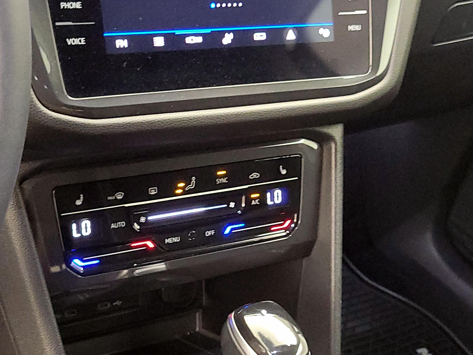 Thumbnail: 2022 Volkswagen Tiguan - 16