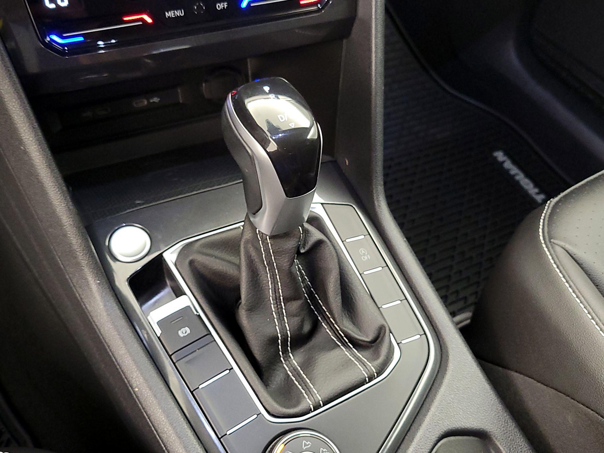 Thumbnail: 2022 Volkswagen Tiguan - 17