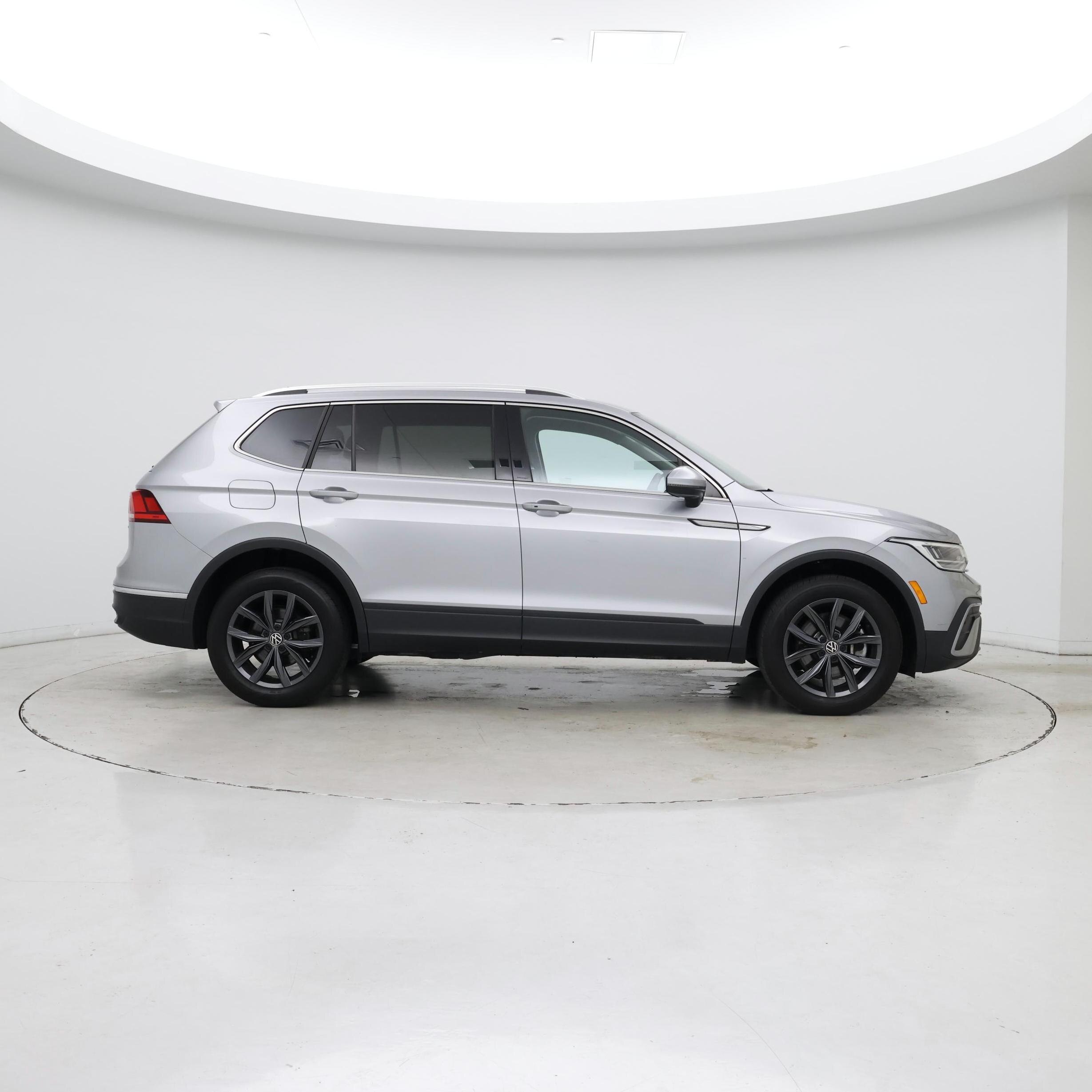 Thumbnail: 2022 Volkswagen Tiguan - 7