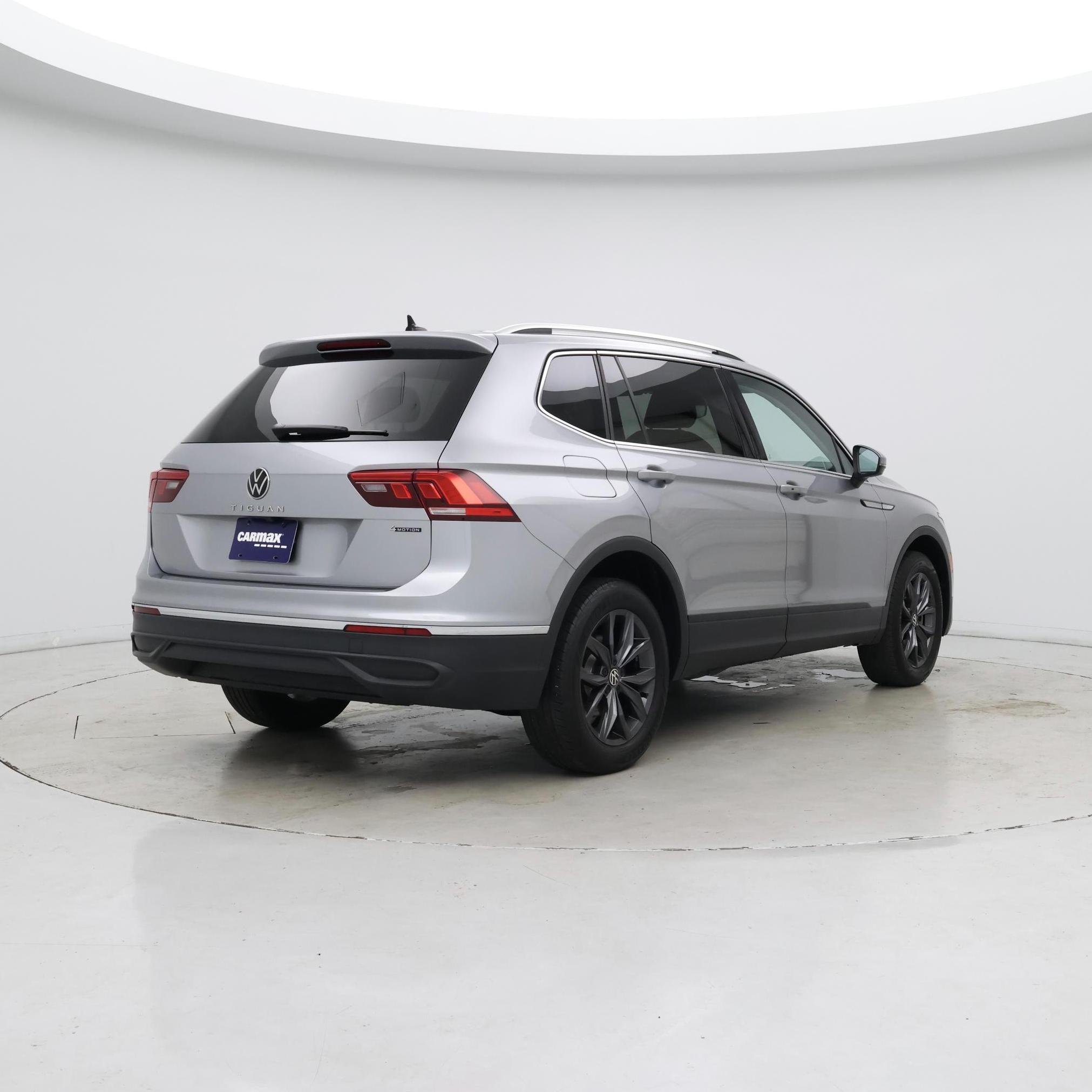 Thumbnail: 2022 Volkswagen Tiguan - 8