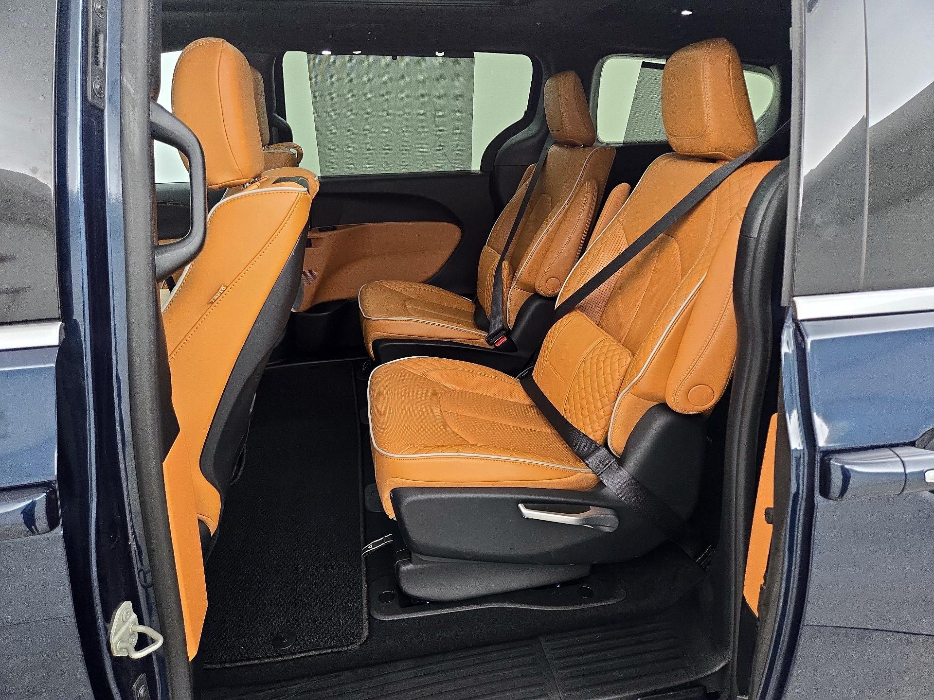 Thumbnail: 2023 Chrysler Pacifica - 11