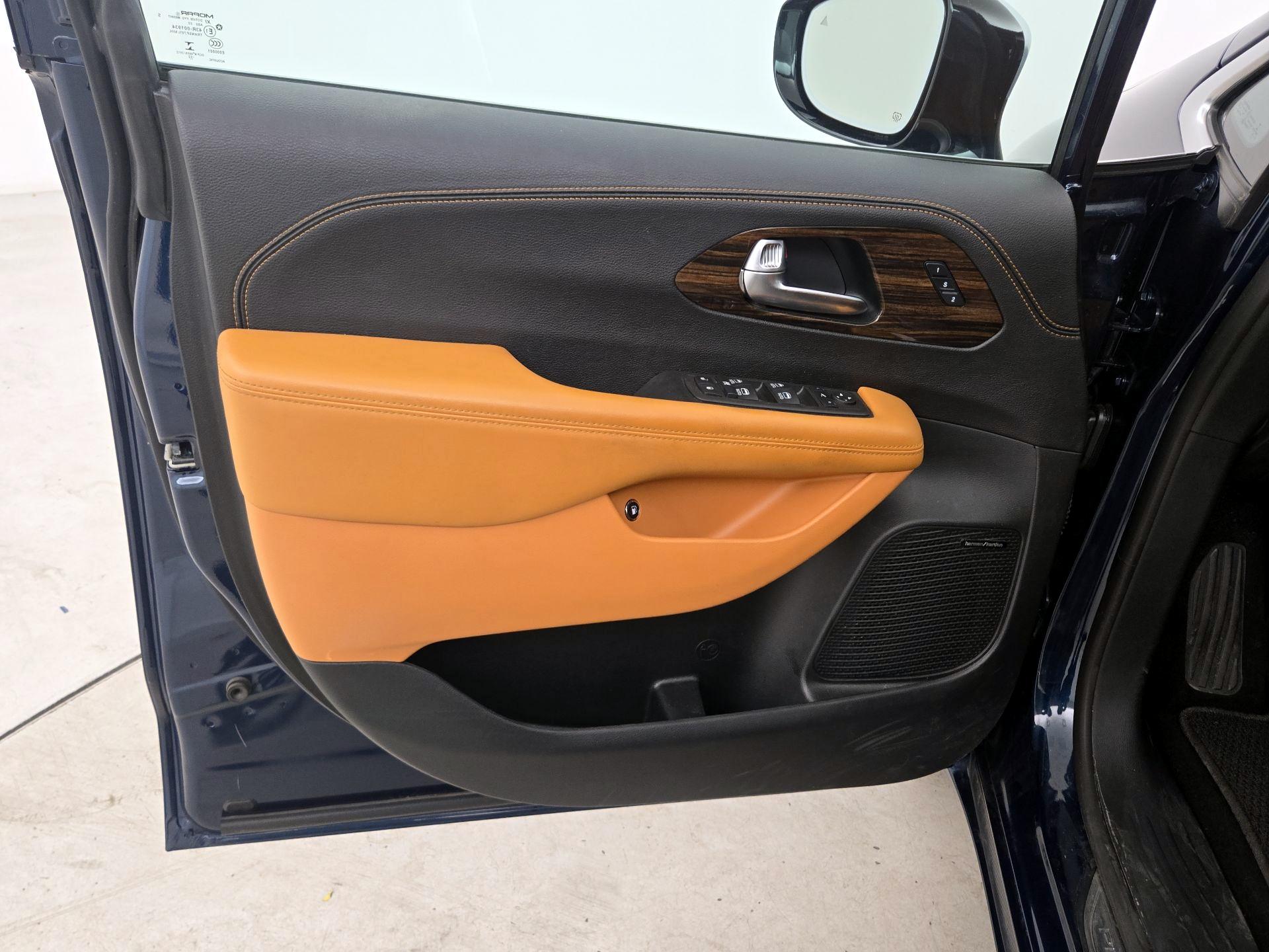 Thumbnail: 2023 Chrysler Pacifica - 12