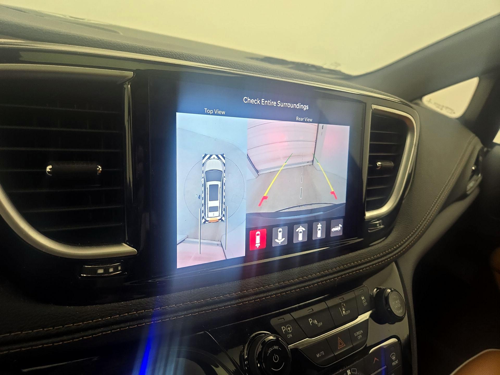 Thumbnail: 2023 Chrysler Pacifica - 15