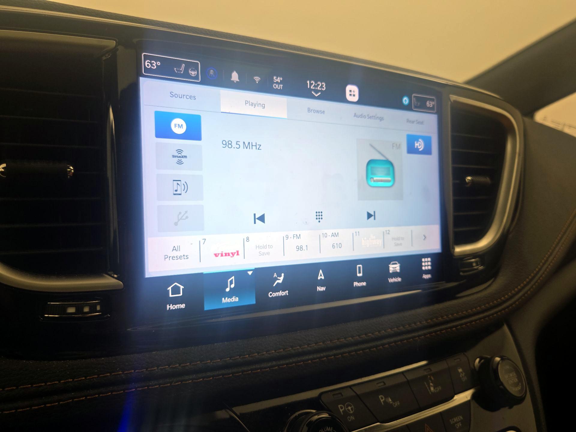 Thumbnail: 2023 Chrysler Pacifica - 16