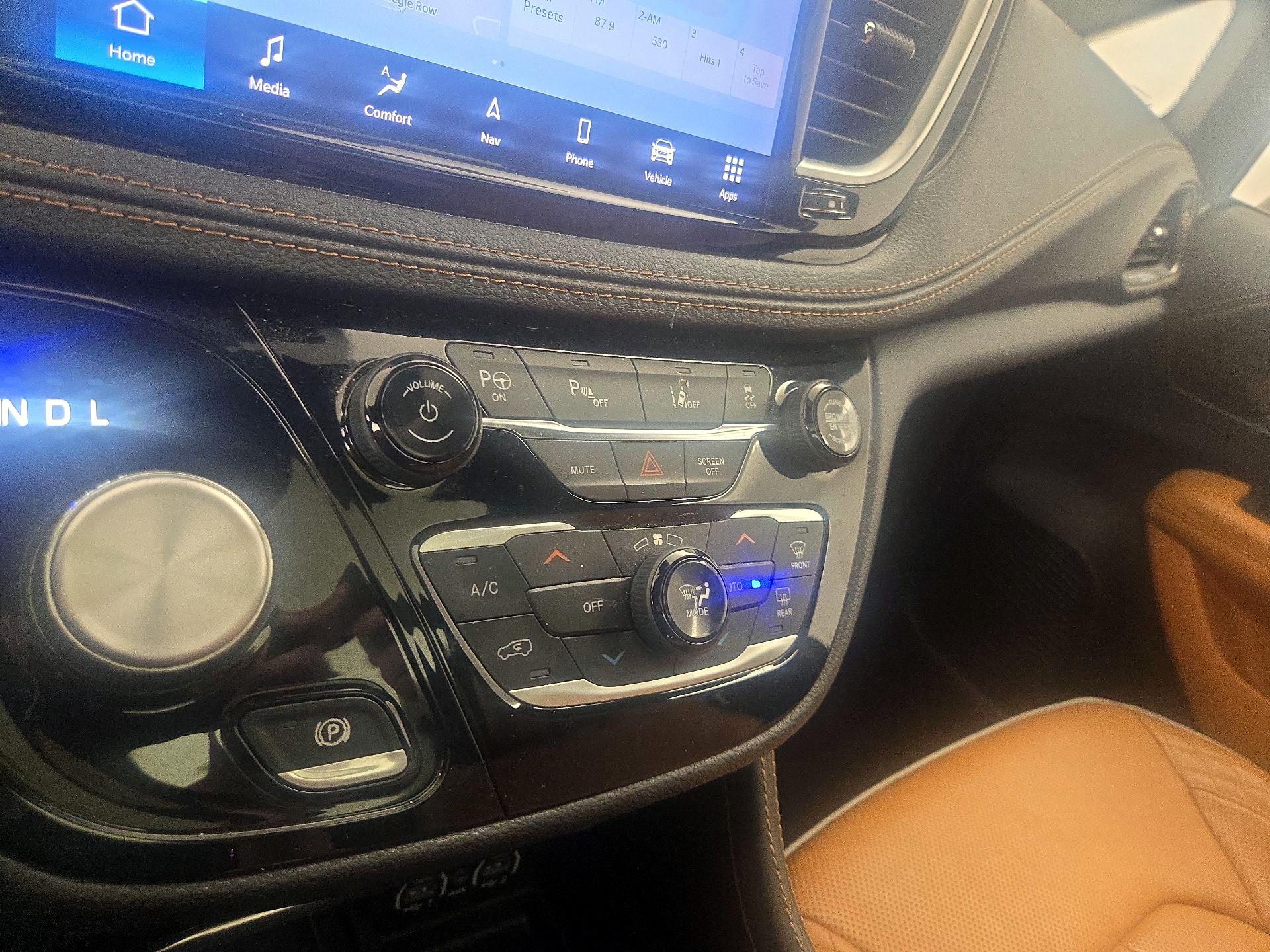 Thumbnail: 2023 Chrysler Pacifica - 17