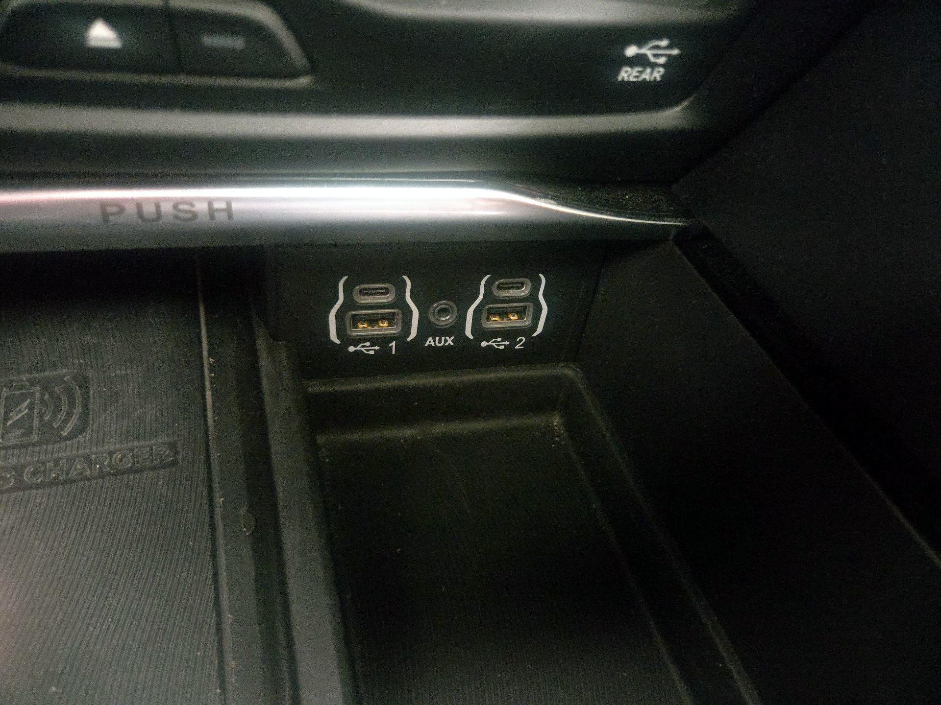 Thumbnail: 2023 Chrysler Pacifica - 19