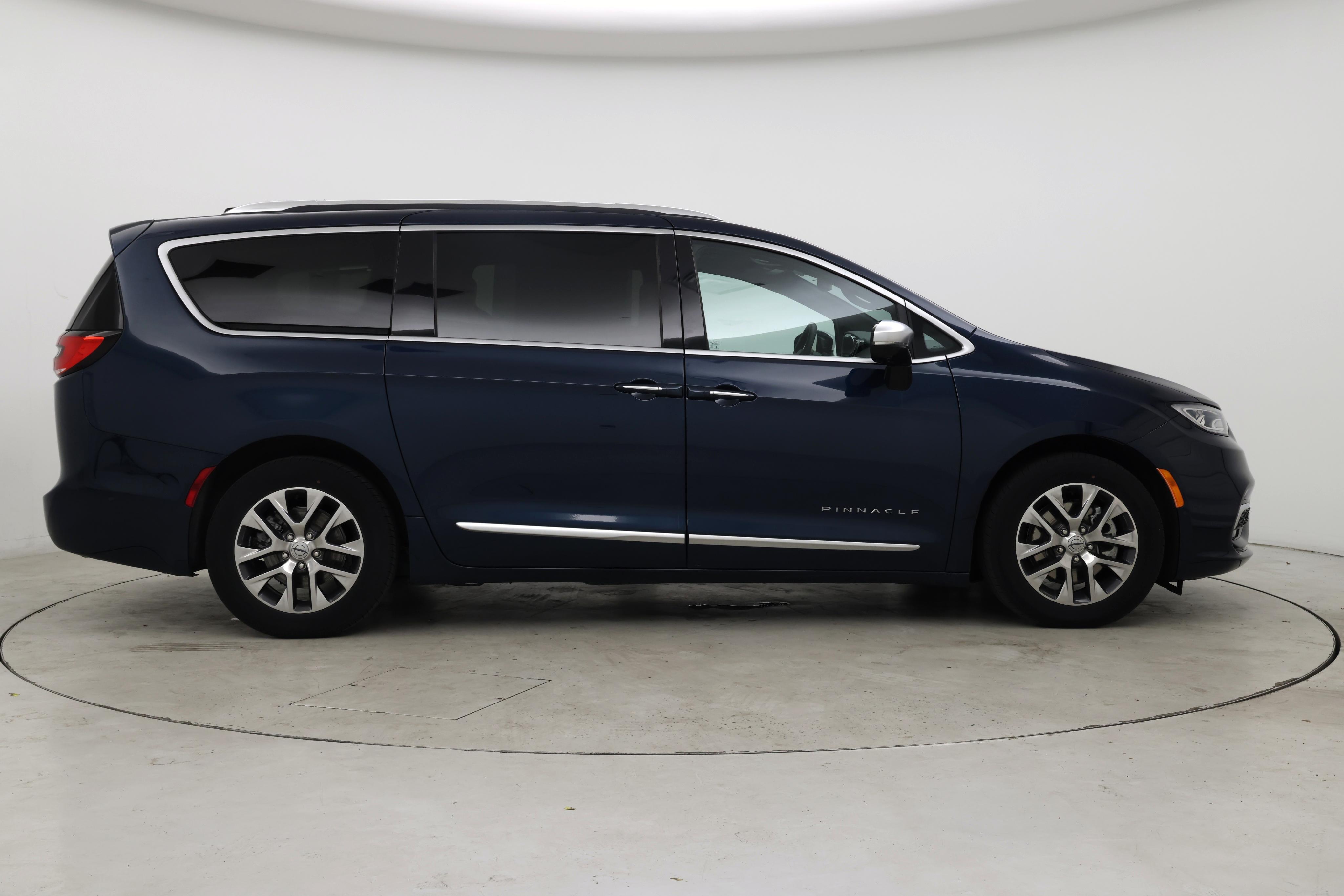 Thumbnail: 2023 Chrysler Pacifica - 7