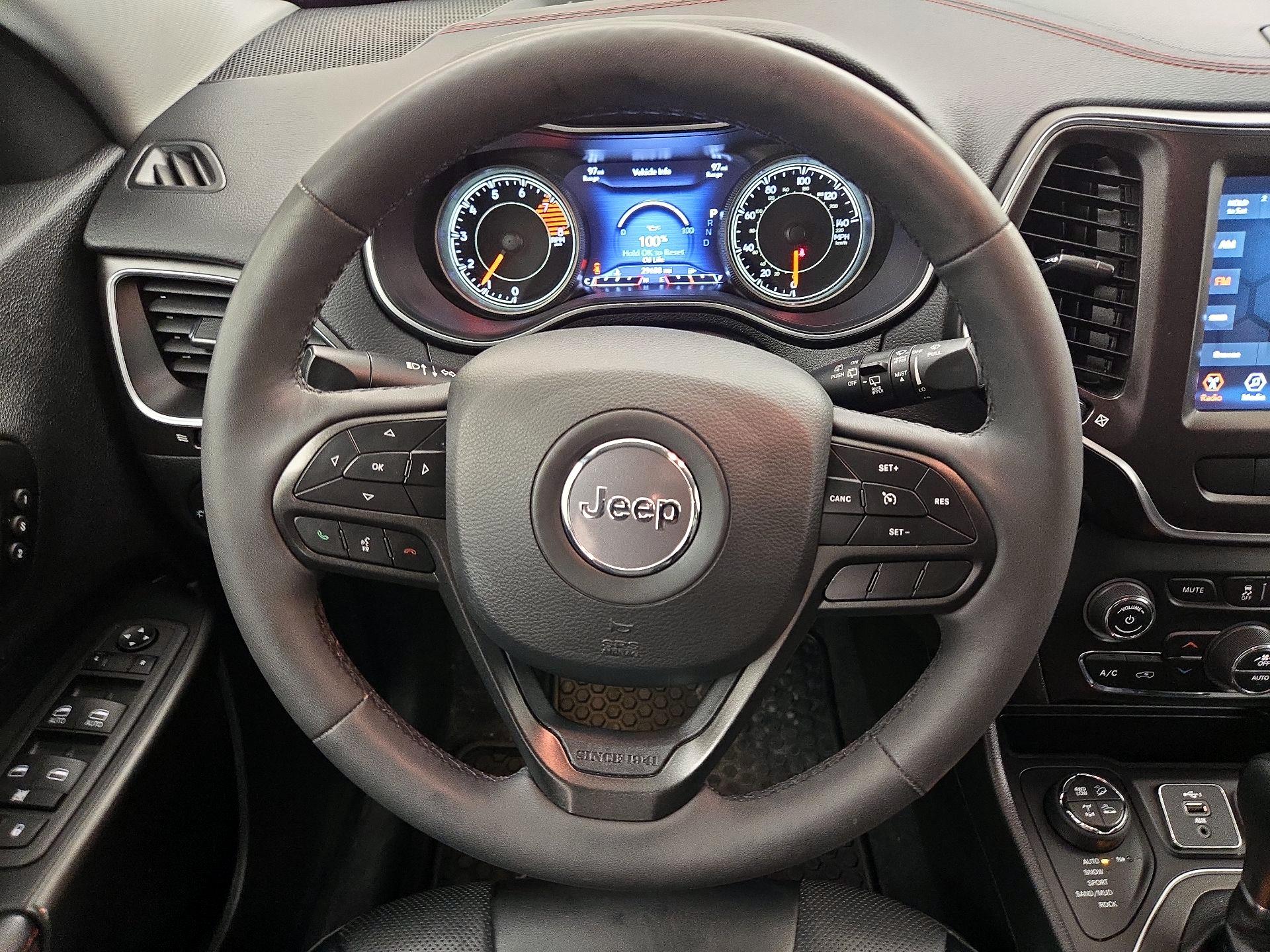 Thumbnail: 2021 Jeep Cherokee - 10