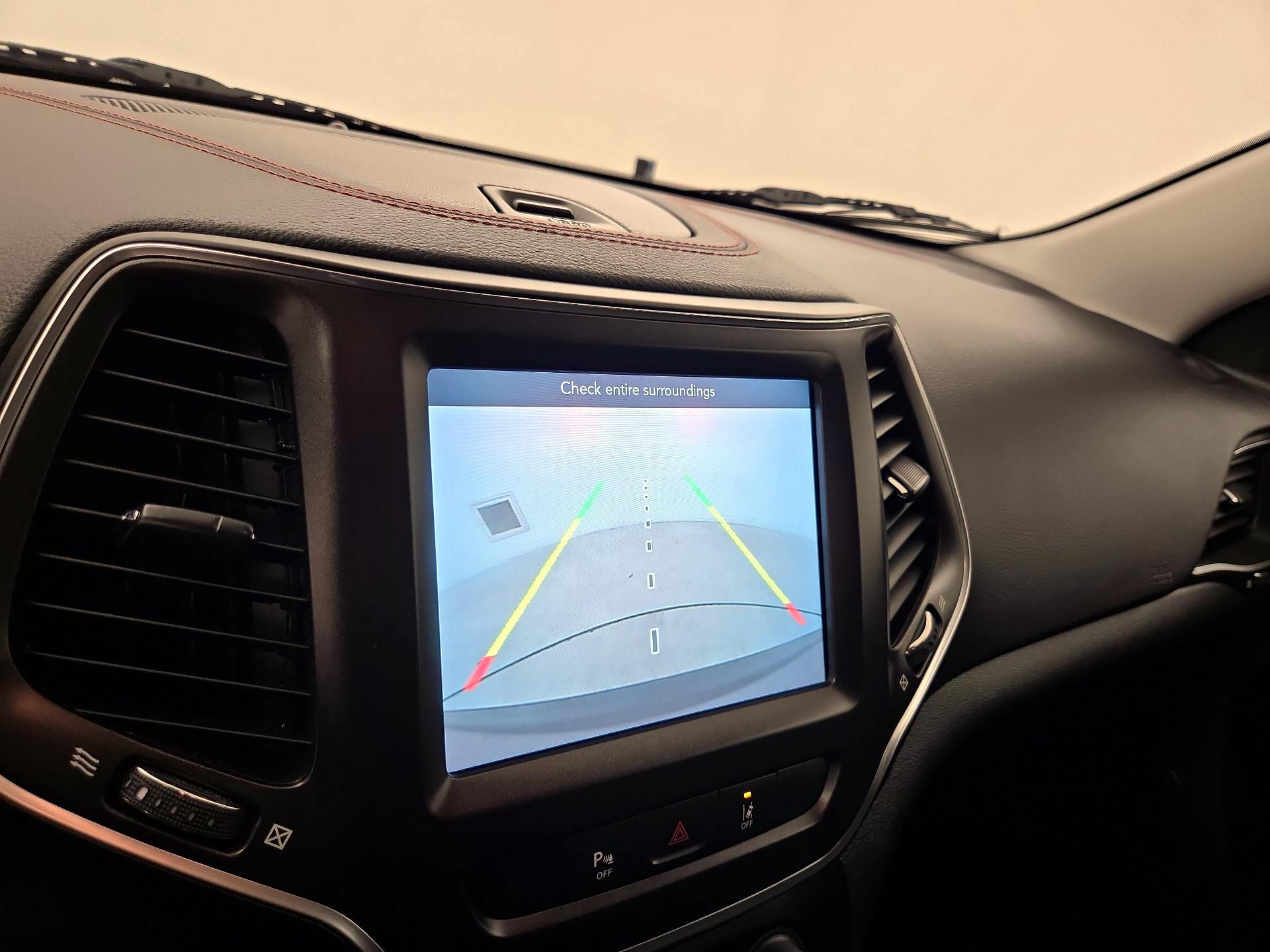 Thumbnail: 2021 Jeep Cherokee - 14