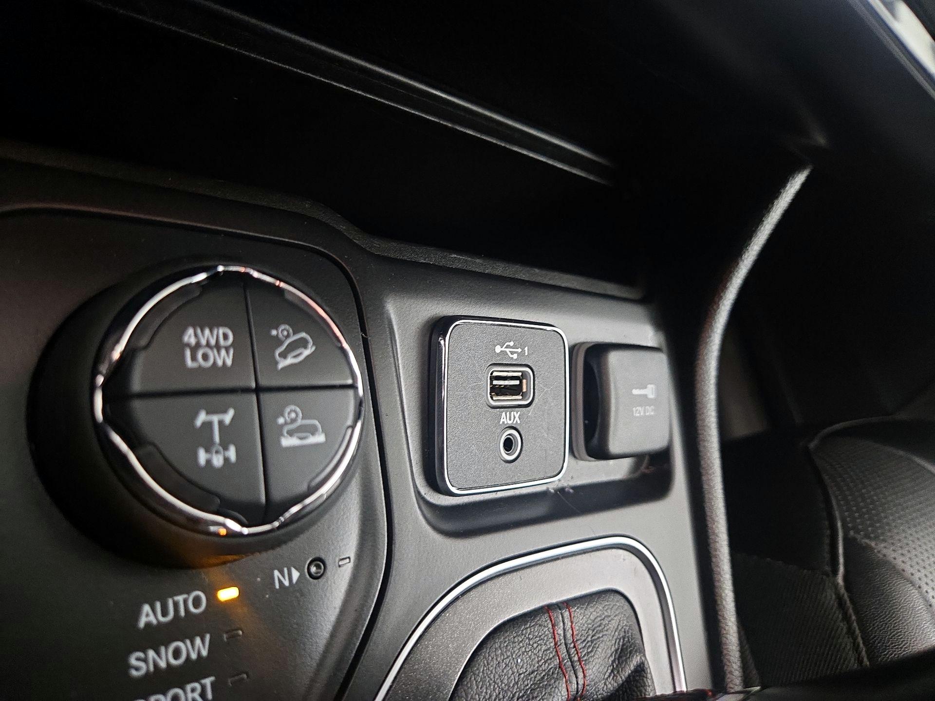 Thumbnail: 2021 Jeep Cherokee - 18