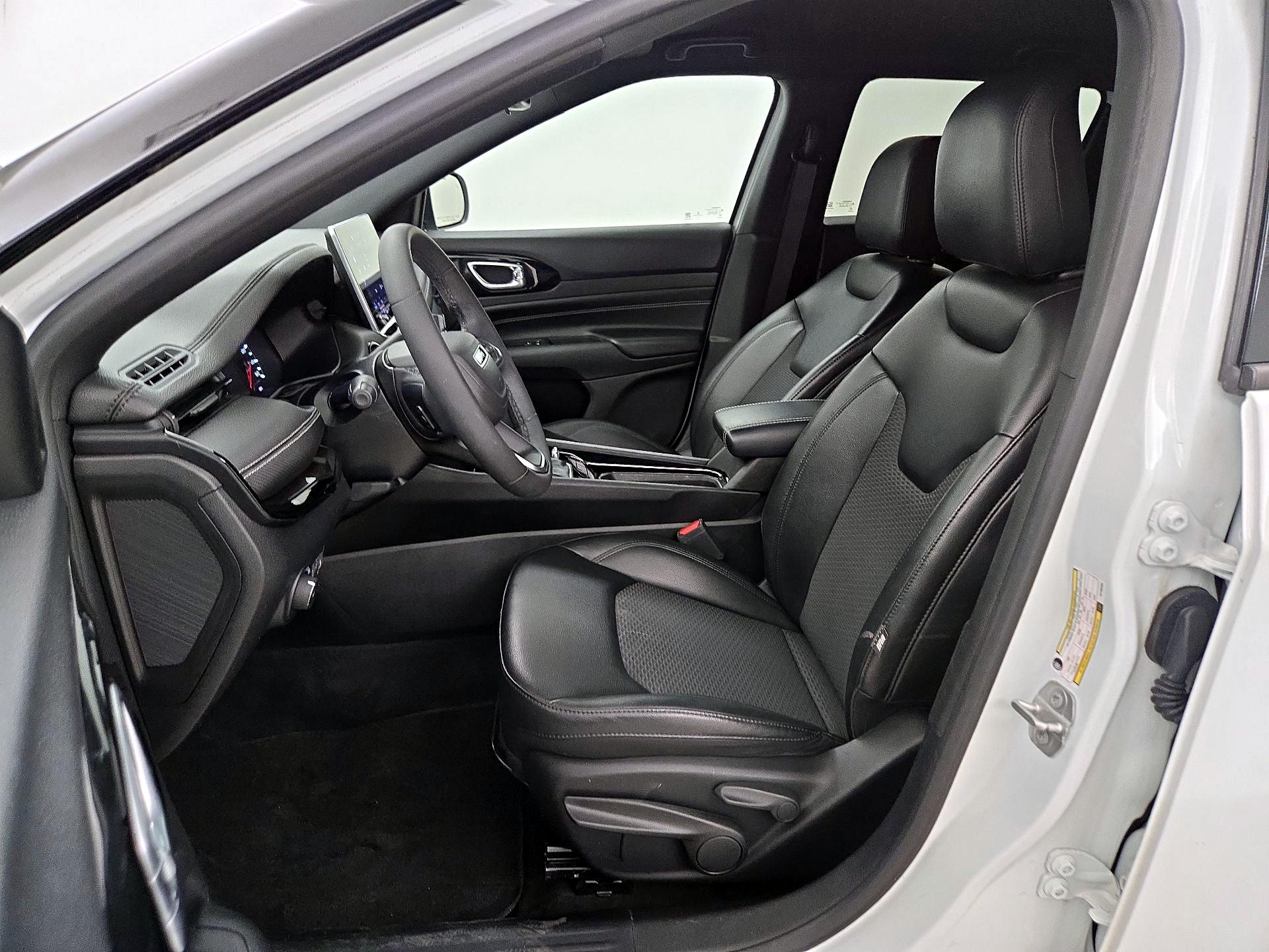 Thumbnail: 2022 Jeep Compass - 11