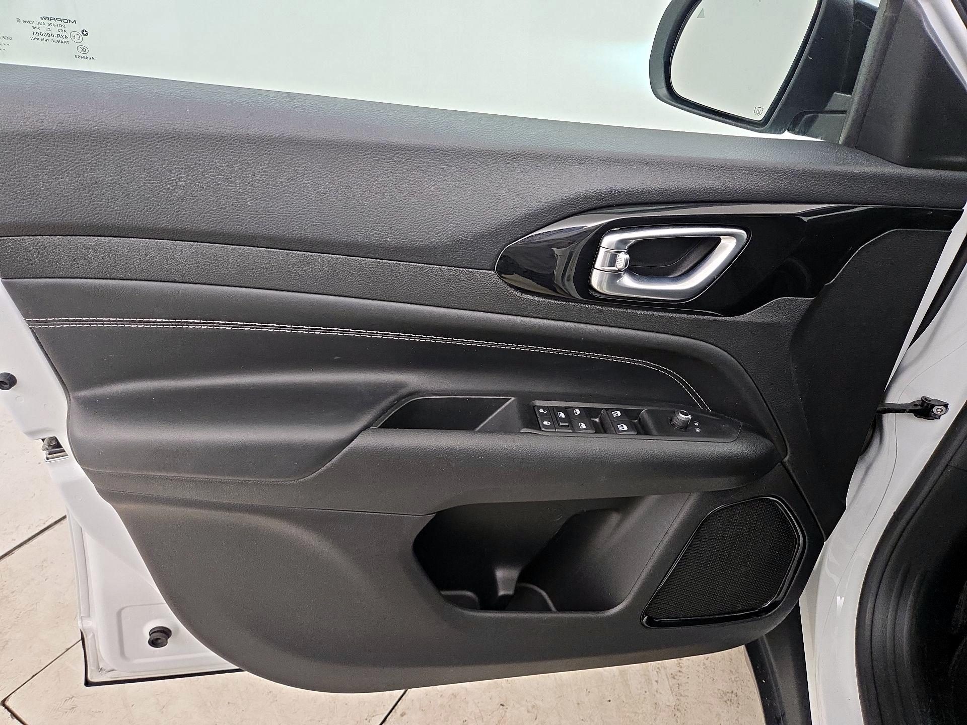 Thumbnail: 2022 Jeep Compass - 12