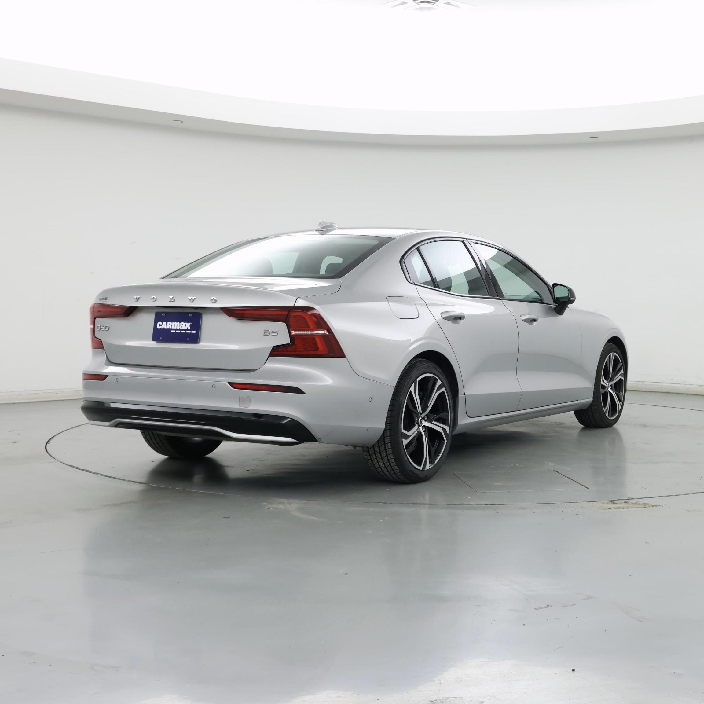 Thumbnail: 2024 Volvo S60 - 8