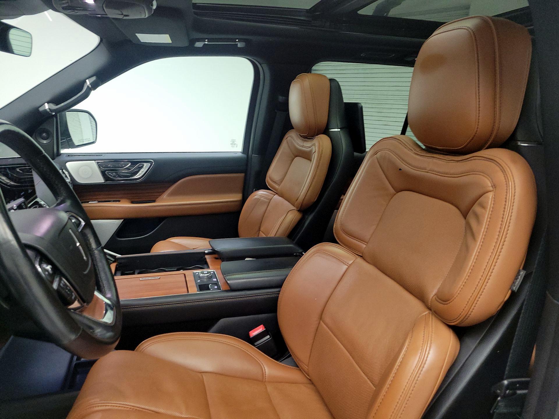 Thumbnail: 2019 Lincoln Navigator L - 9