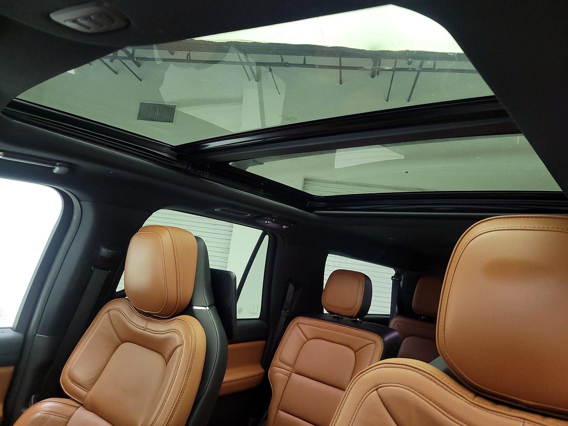 Thumbnail: 2019 Lincoln Navigator L - 18