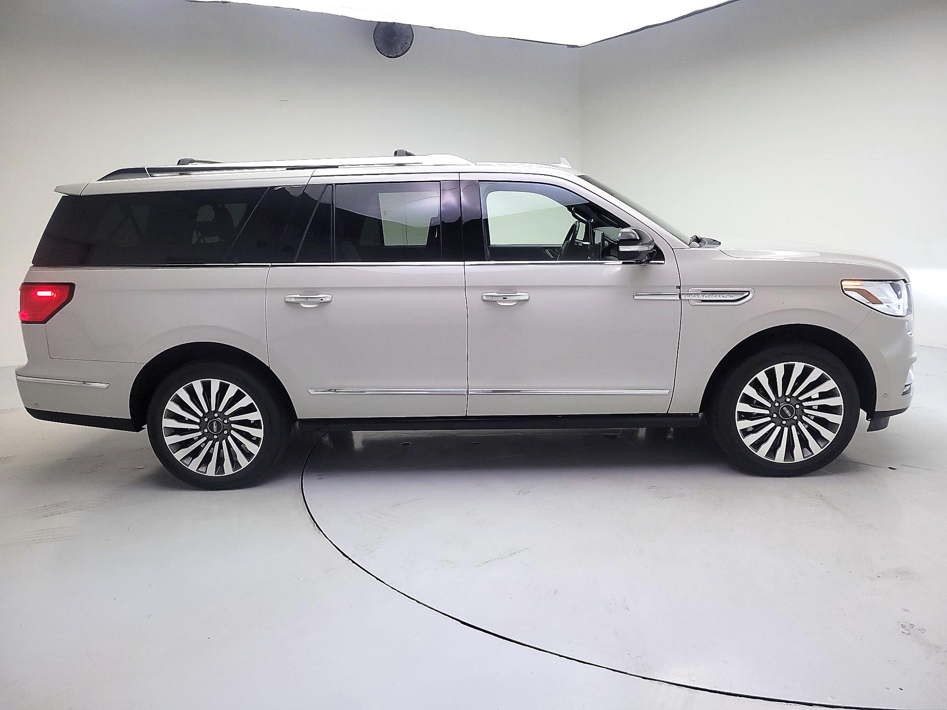 Thumbnail: 2019 Lincoln Navigator L - 4