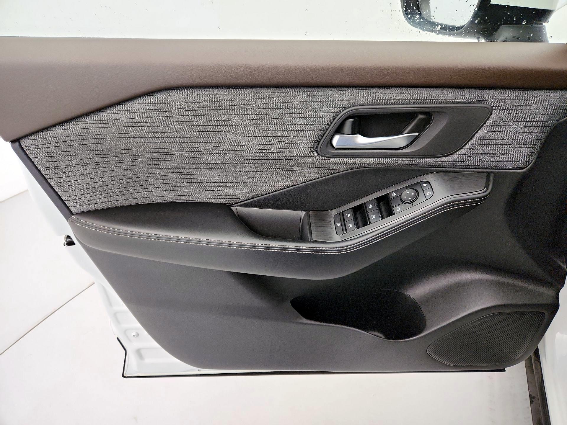 Thumbnail: 2023 Nissan Rogue - 12